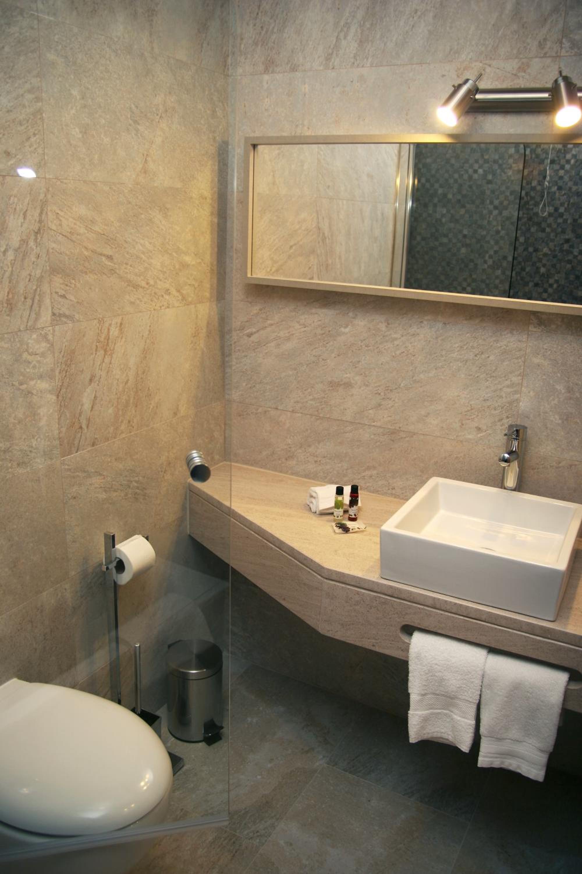 Double or Twin Room - Photo 3