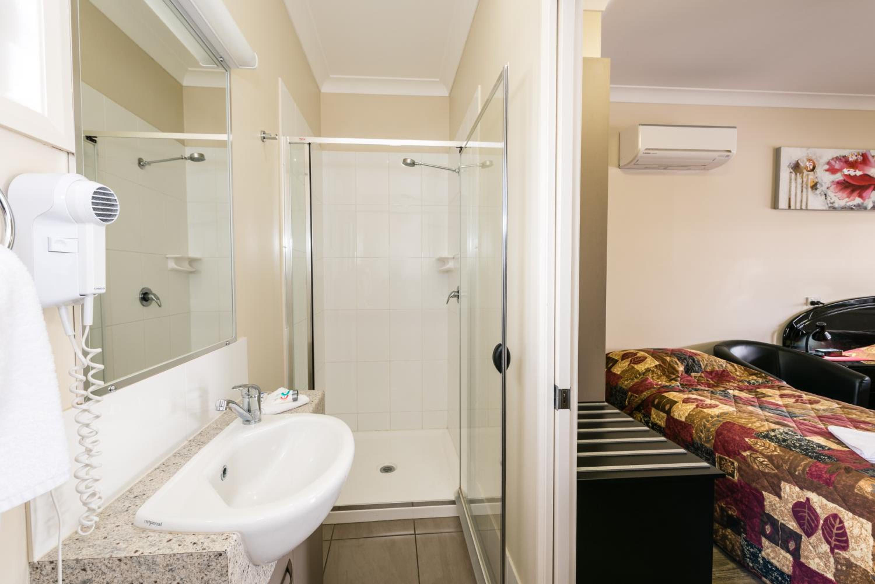 Deluxe Twin Room - Not Pet Friendly photo 3