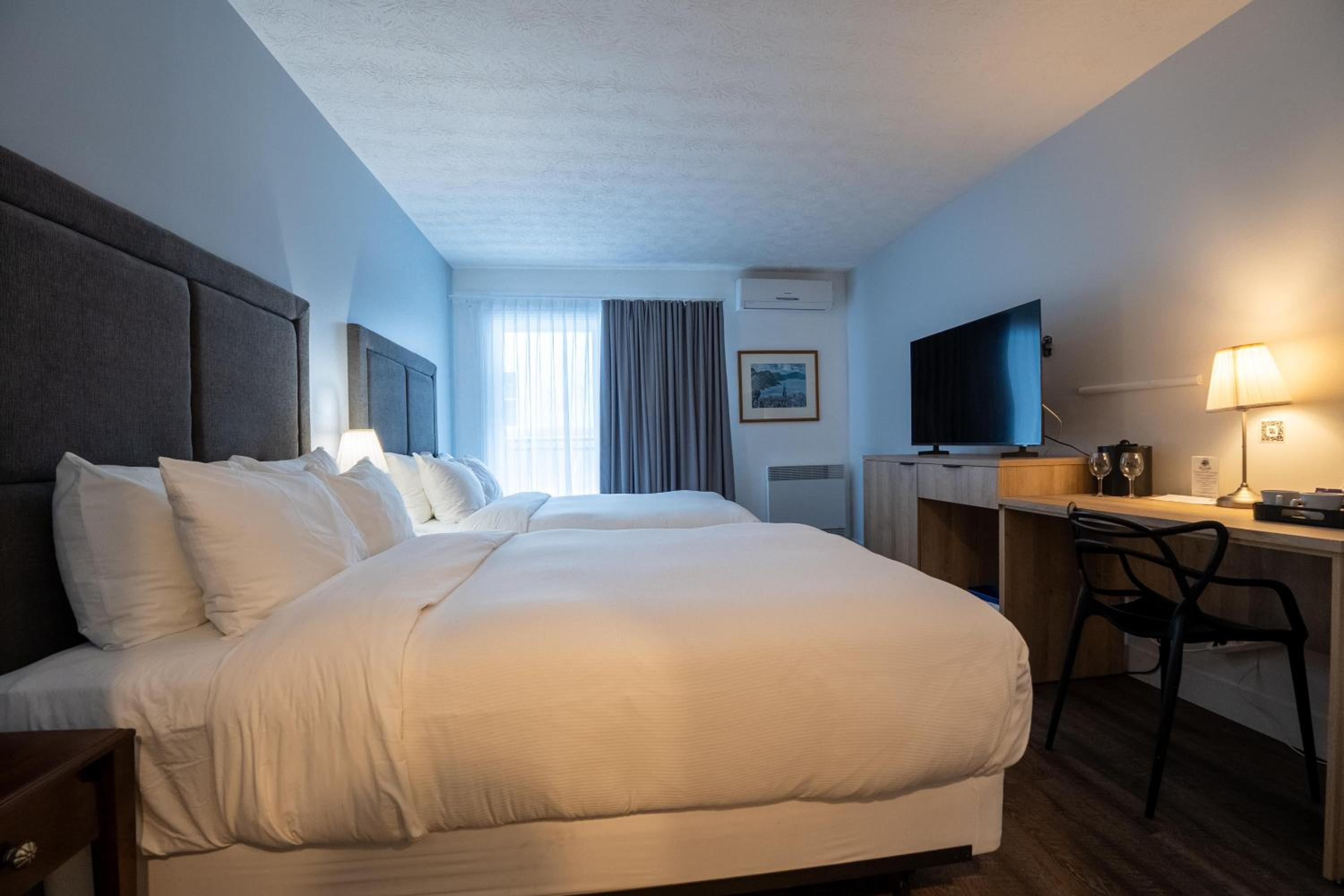 Double Room with Two Double Beds and Patio - First Floor/Non-Smoking photo 2