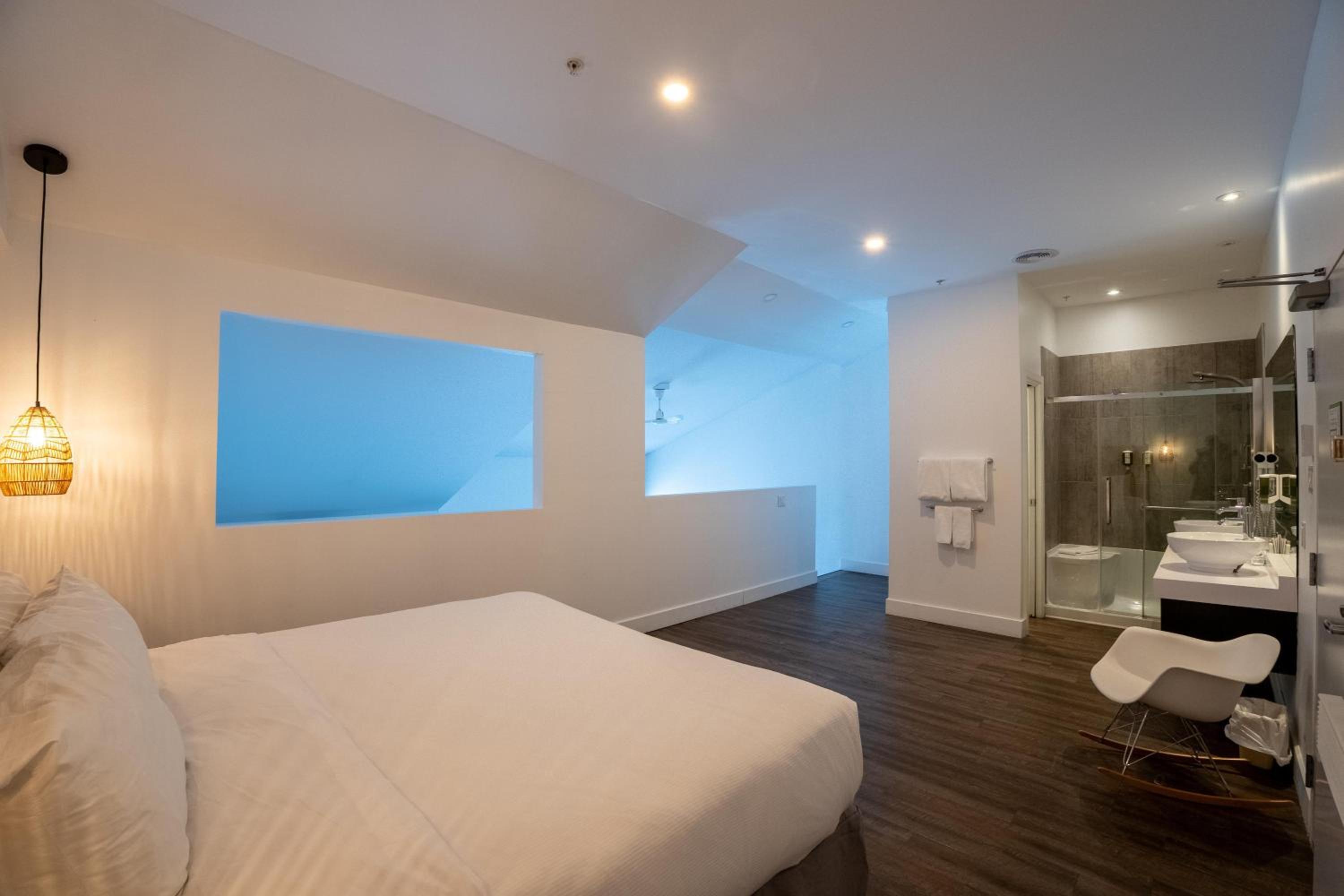 King Suite with Sofa Bed and Balcony - Non-Smoking photo 1