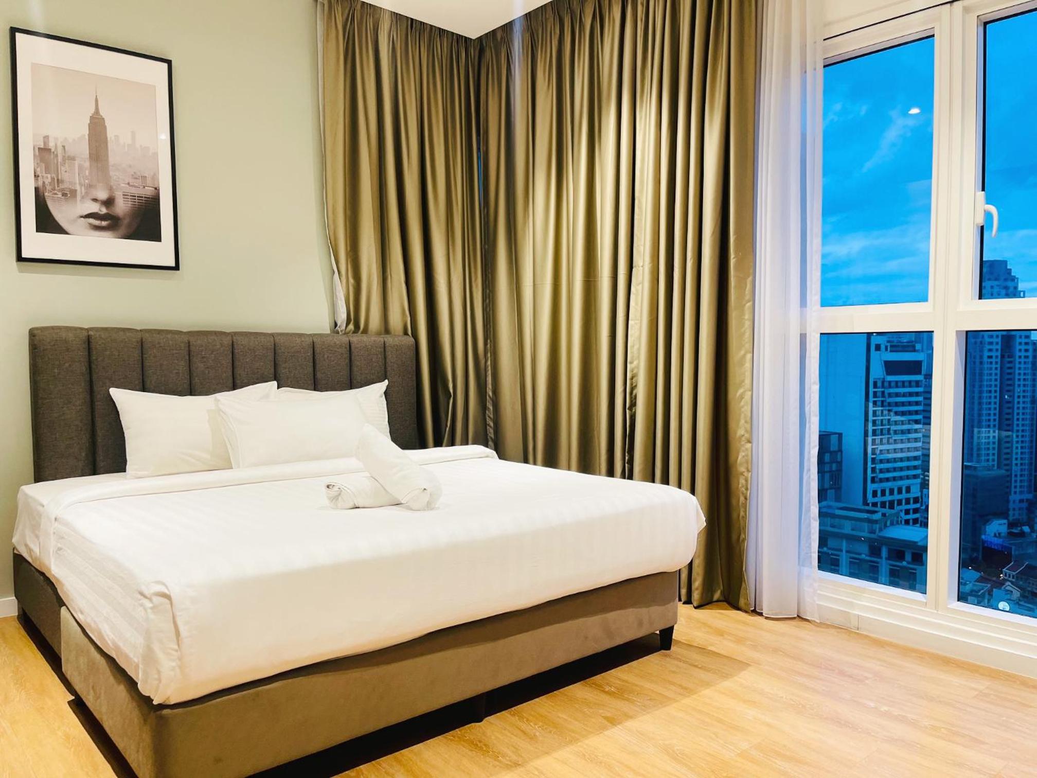 Studio Apartment with Balcony photo 3