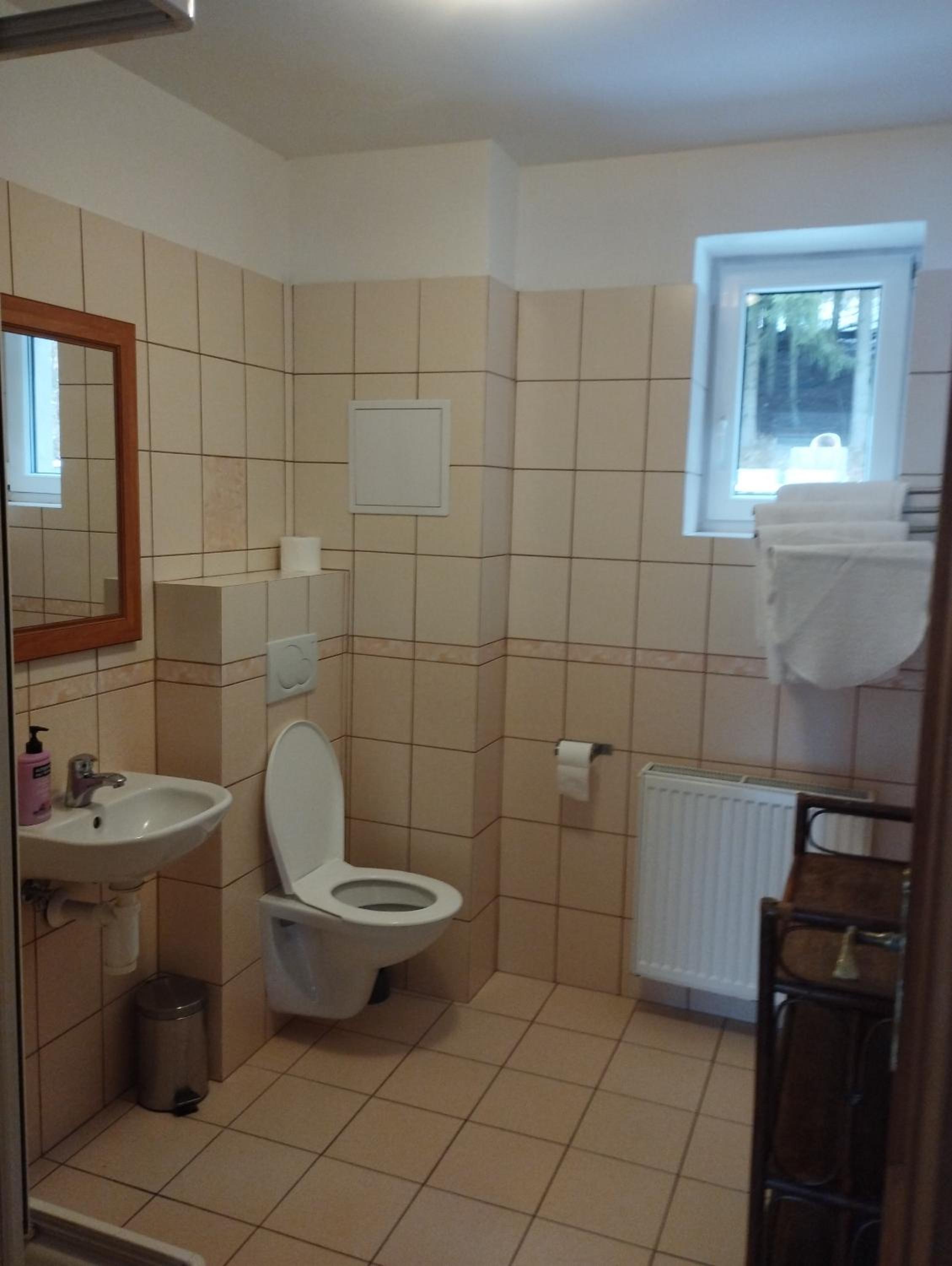 Family Suite with Balcony - Photo 6