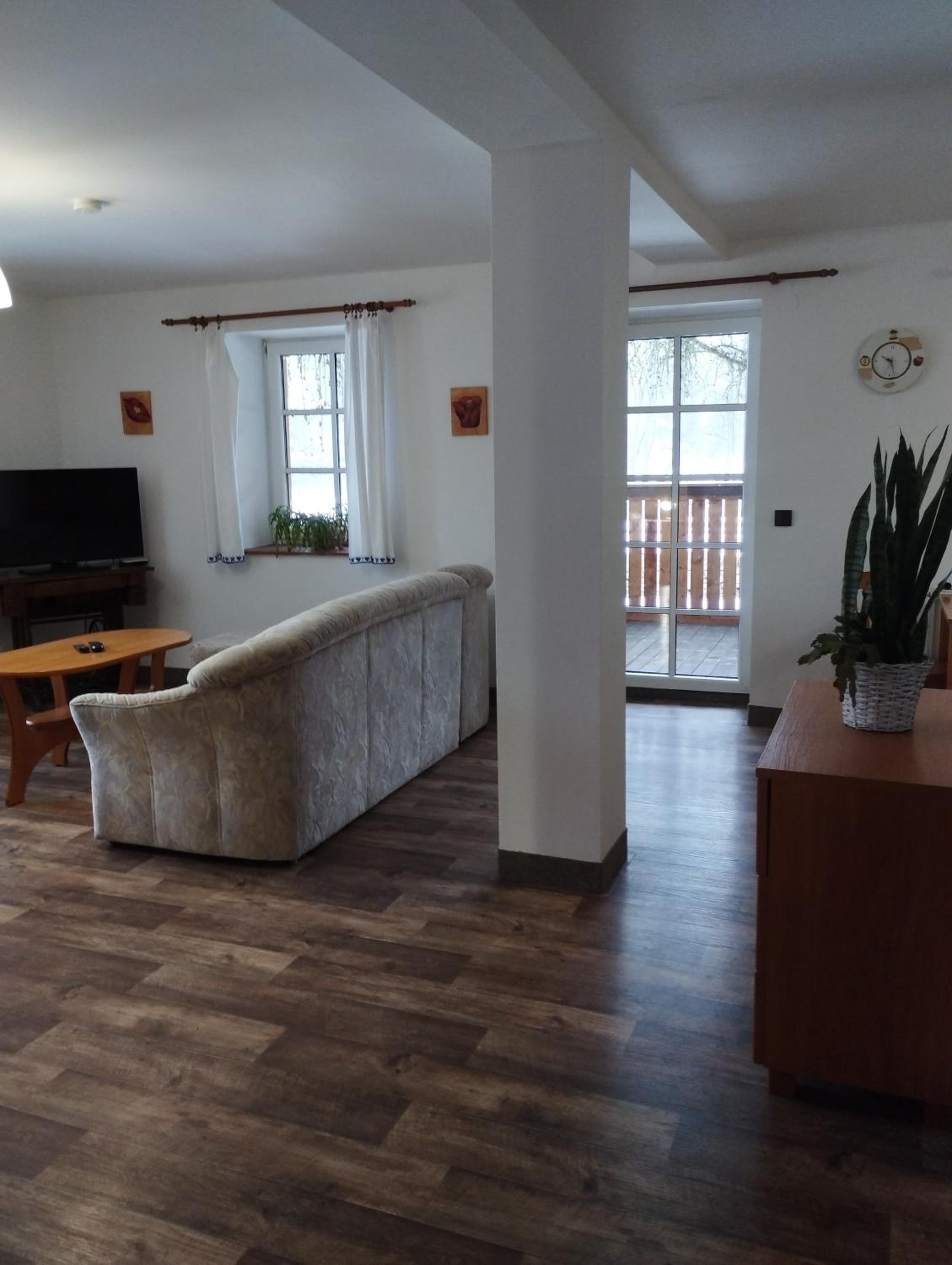 Family Suite with Balcony - Photo 9