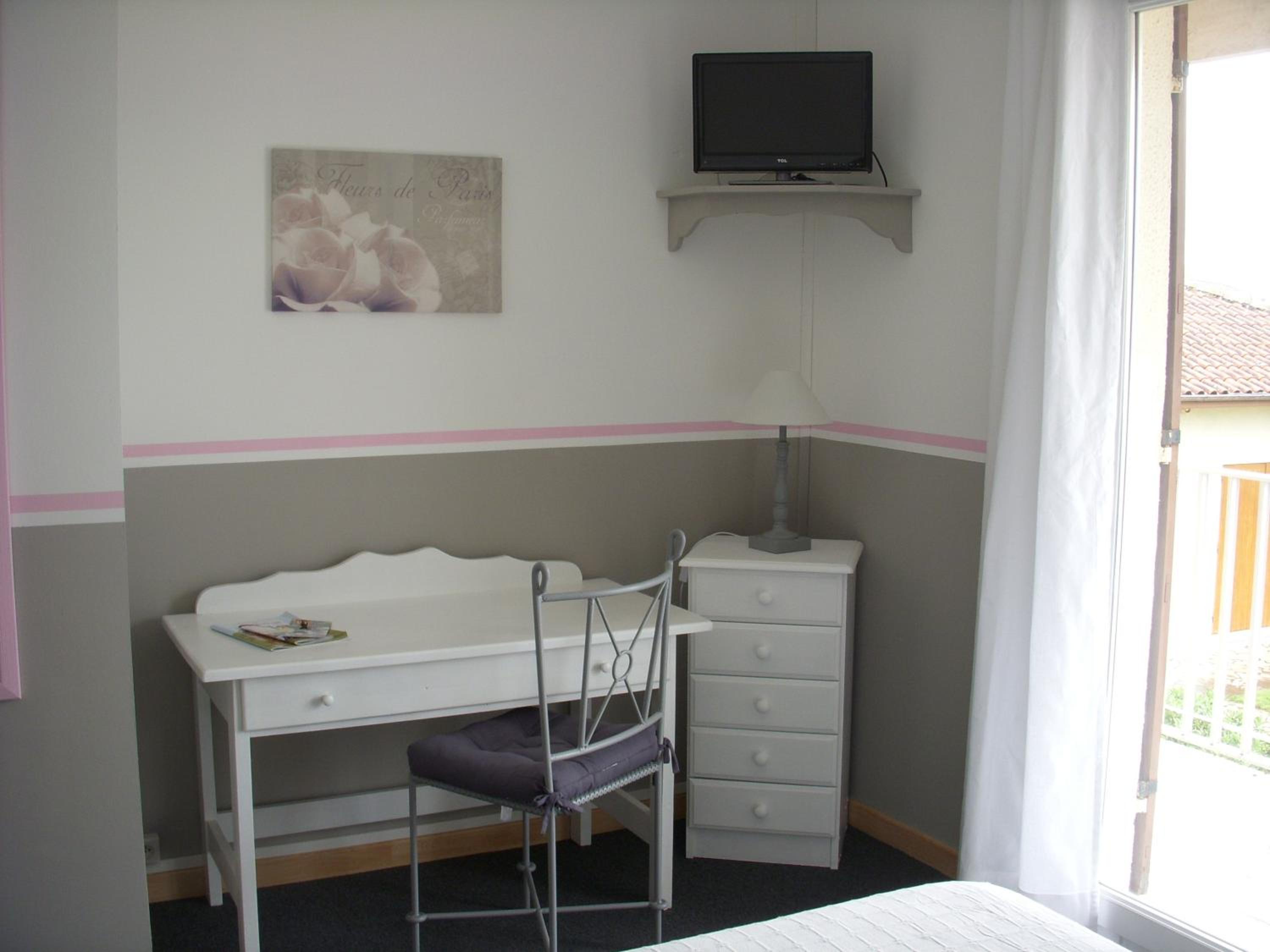 Double Room with Balcony - Photo 8