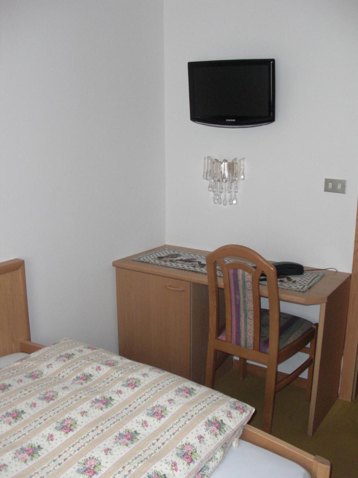 Single Room photo 3