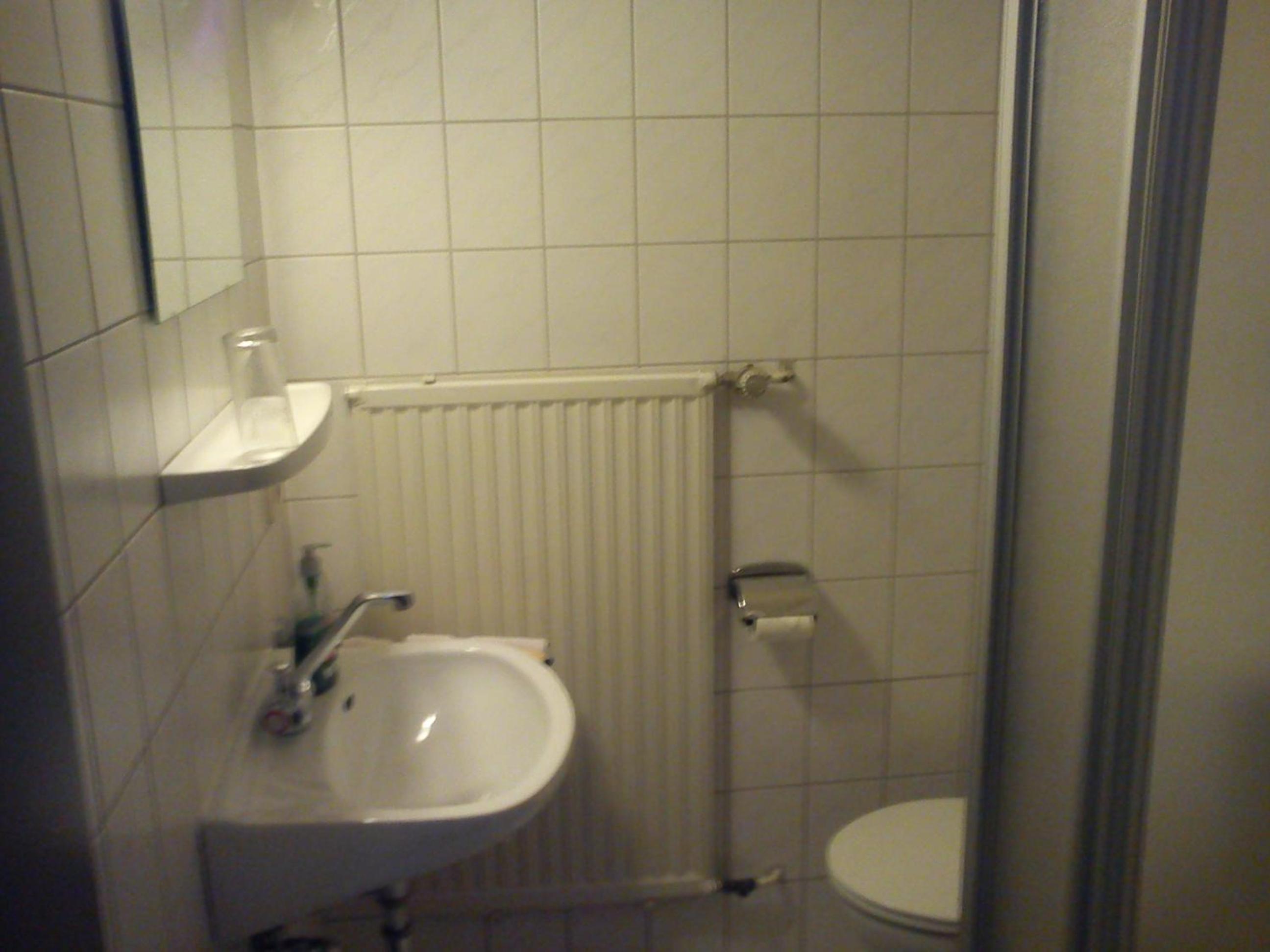 Twin Room - Photo 2