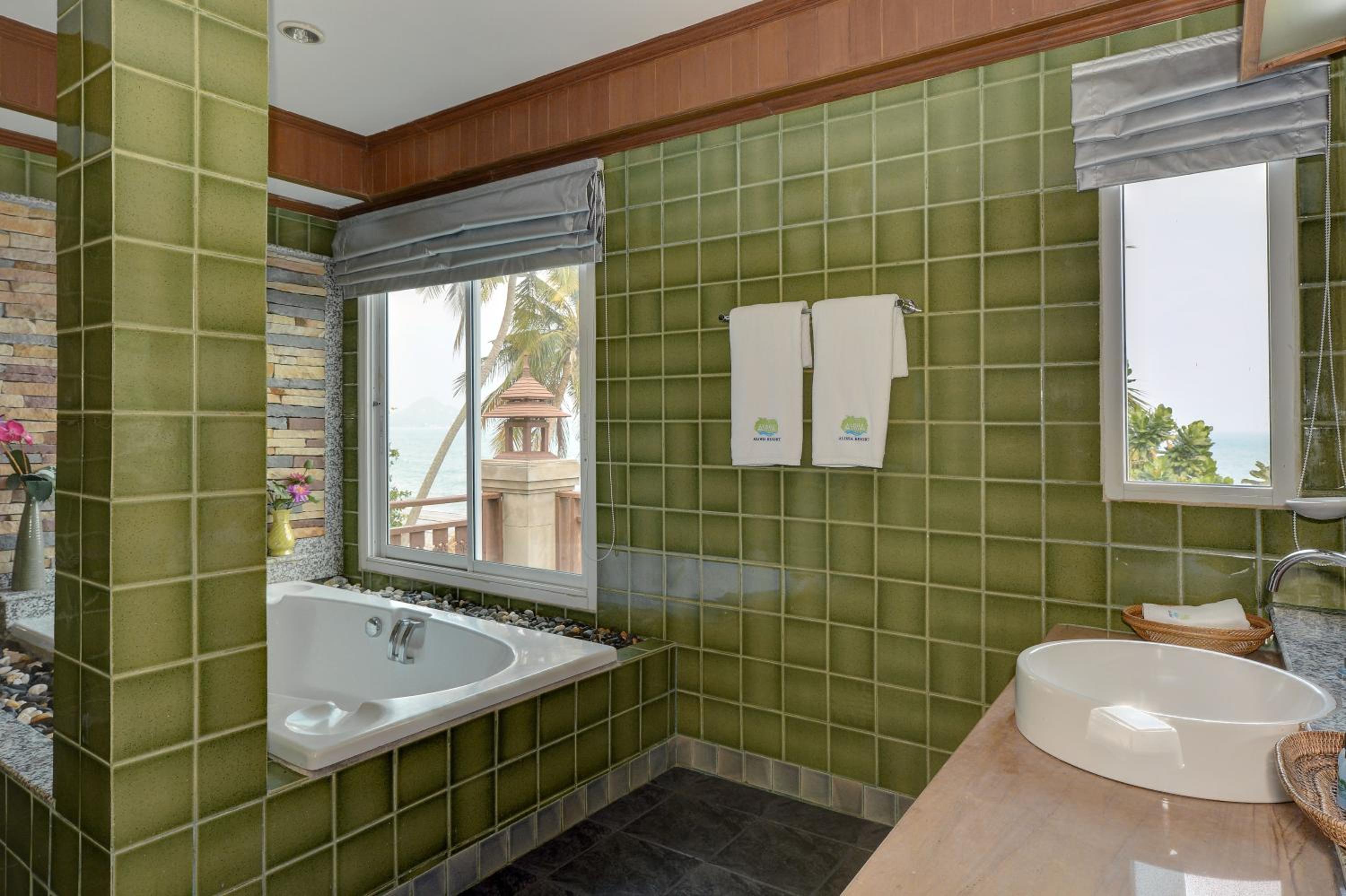 Grand Deluxe Suite with Sea View - Photo 5