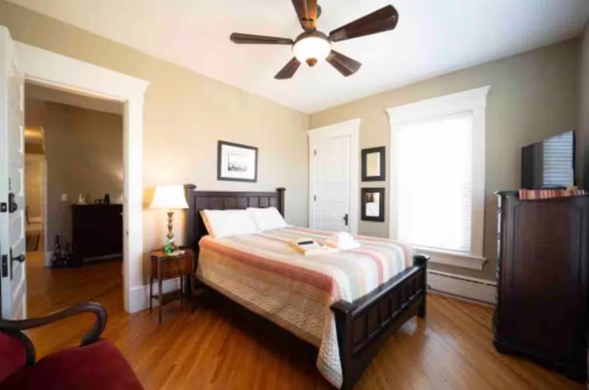Economy Twin Room photo 2