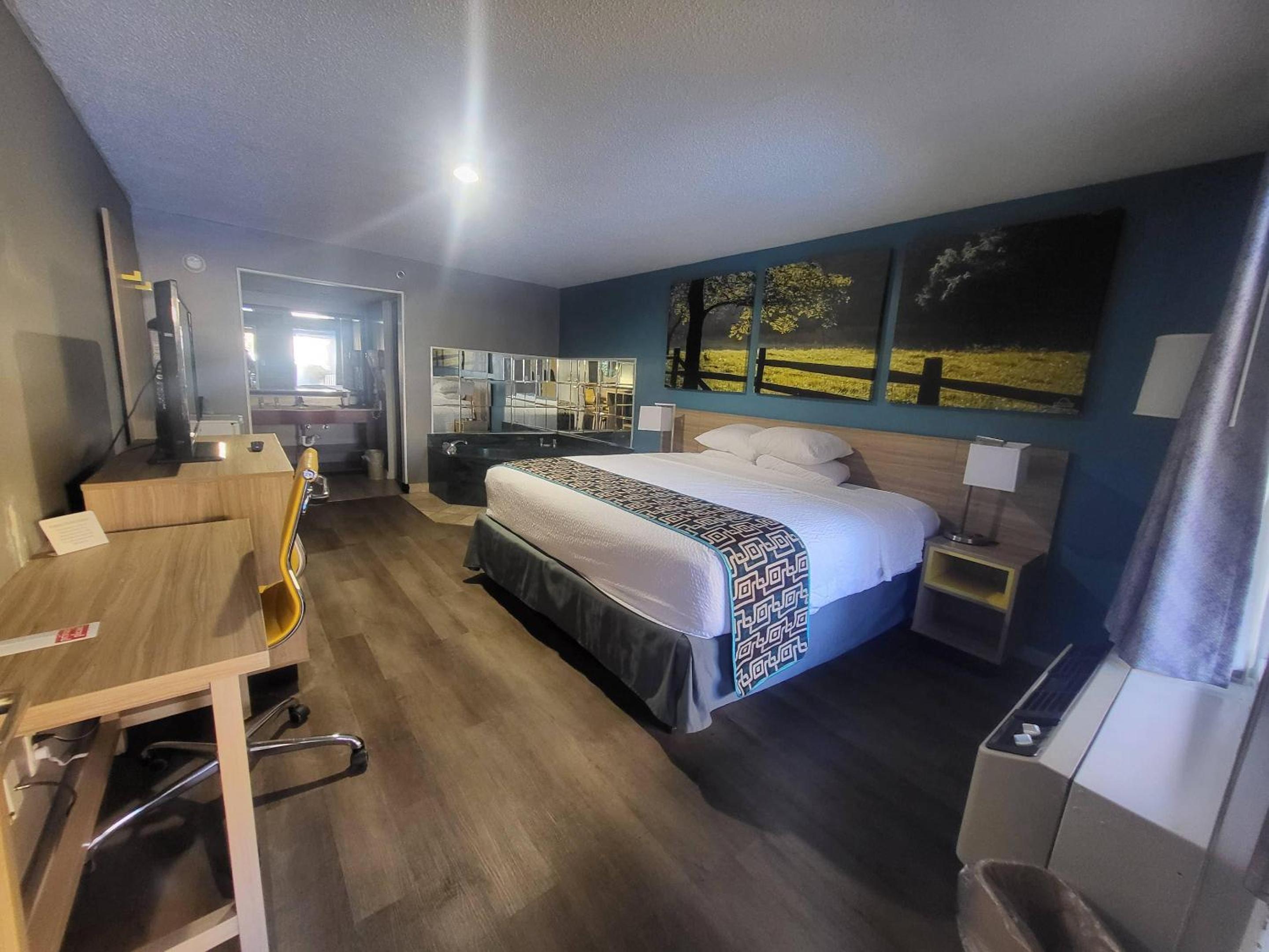King Room with Whirlpool - Non-smoking photo 1