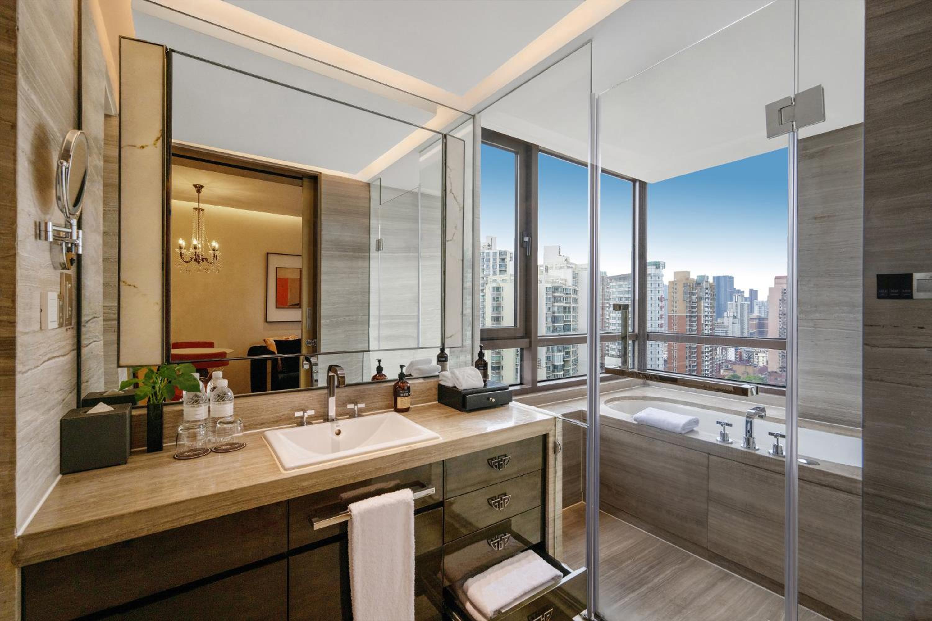 One-Bedroom Suite with Kitchenette and City View