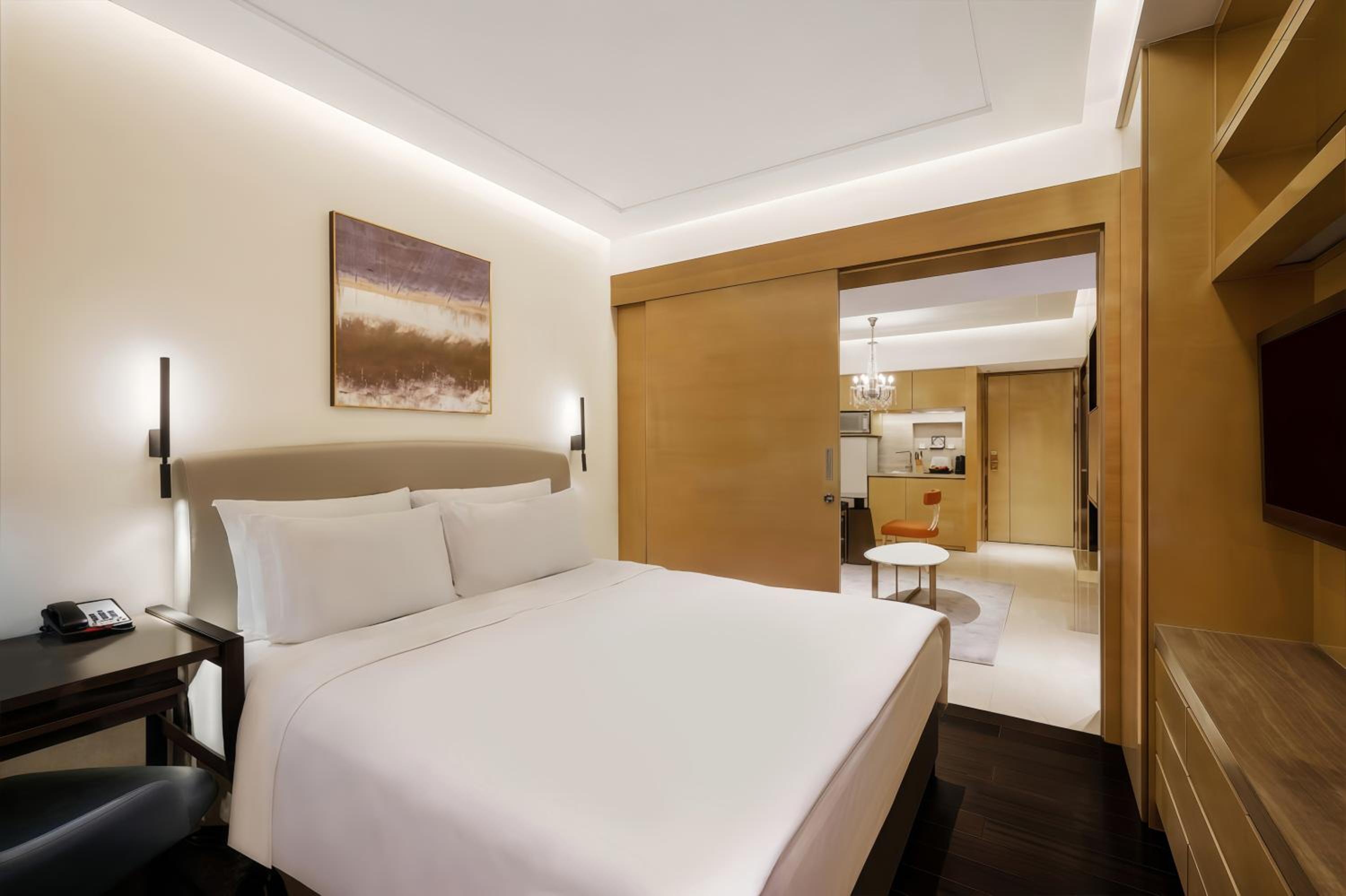 One-Bedroom King Suite with Dining Area and Kitchenette