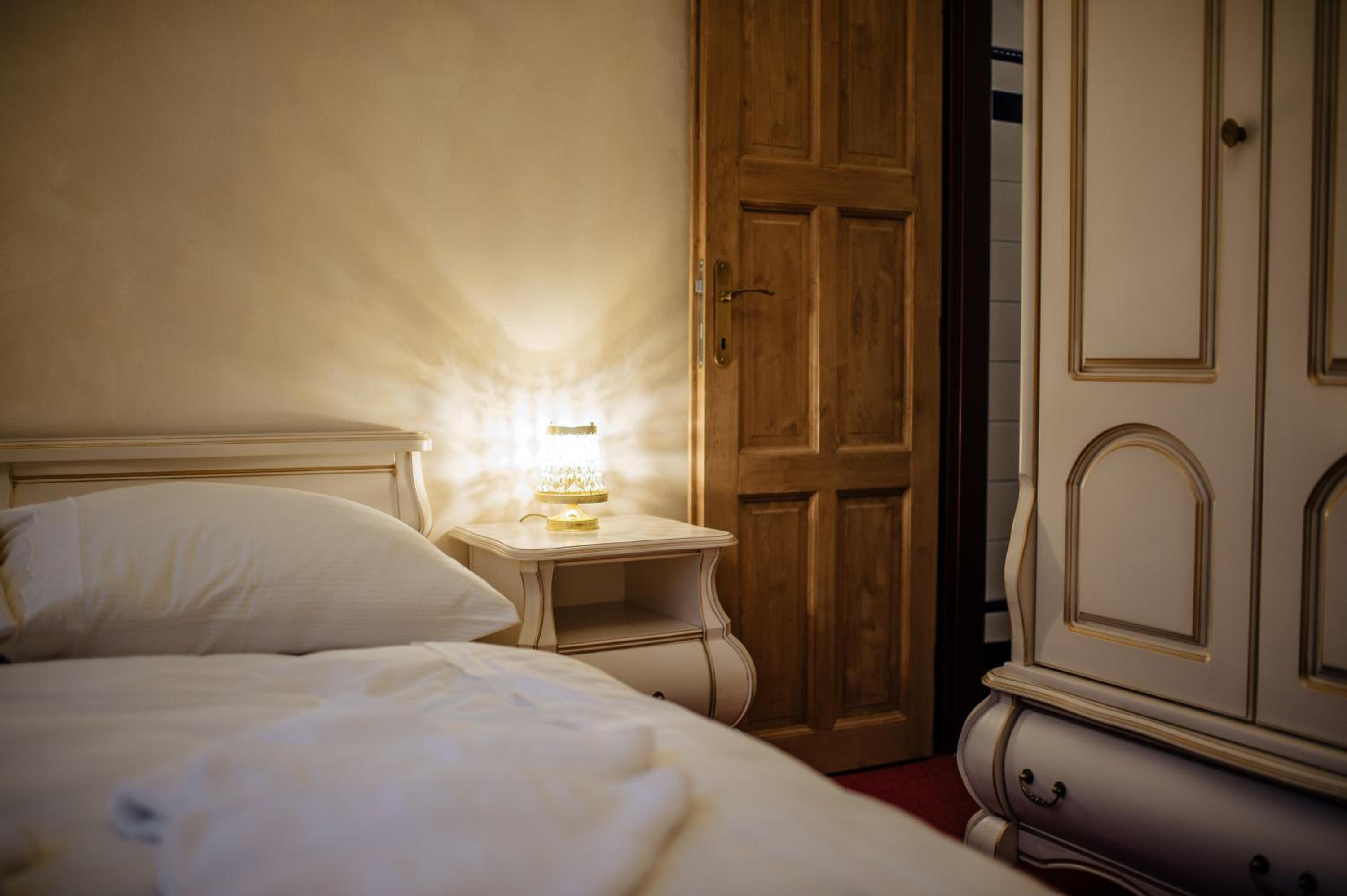 Deluxe Double Room with Balcony photo 3