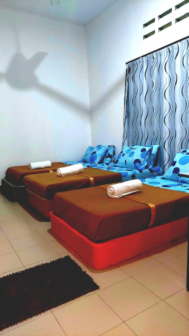 Basic Triple Room with Shared Bathroom