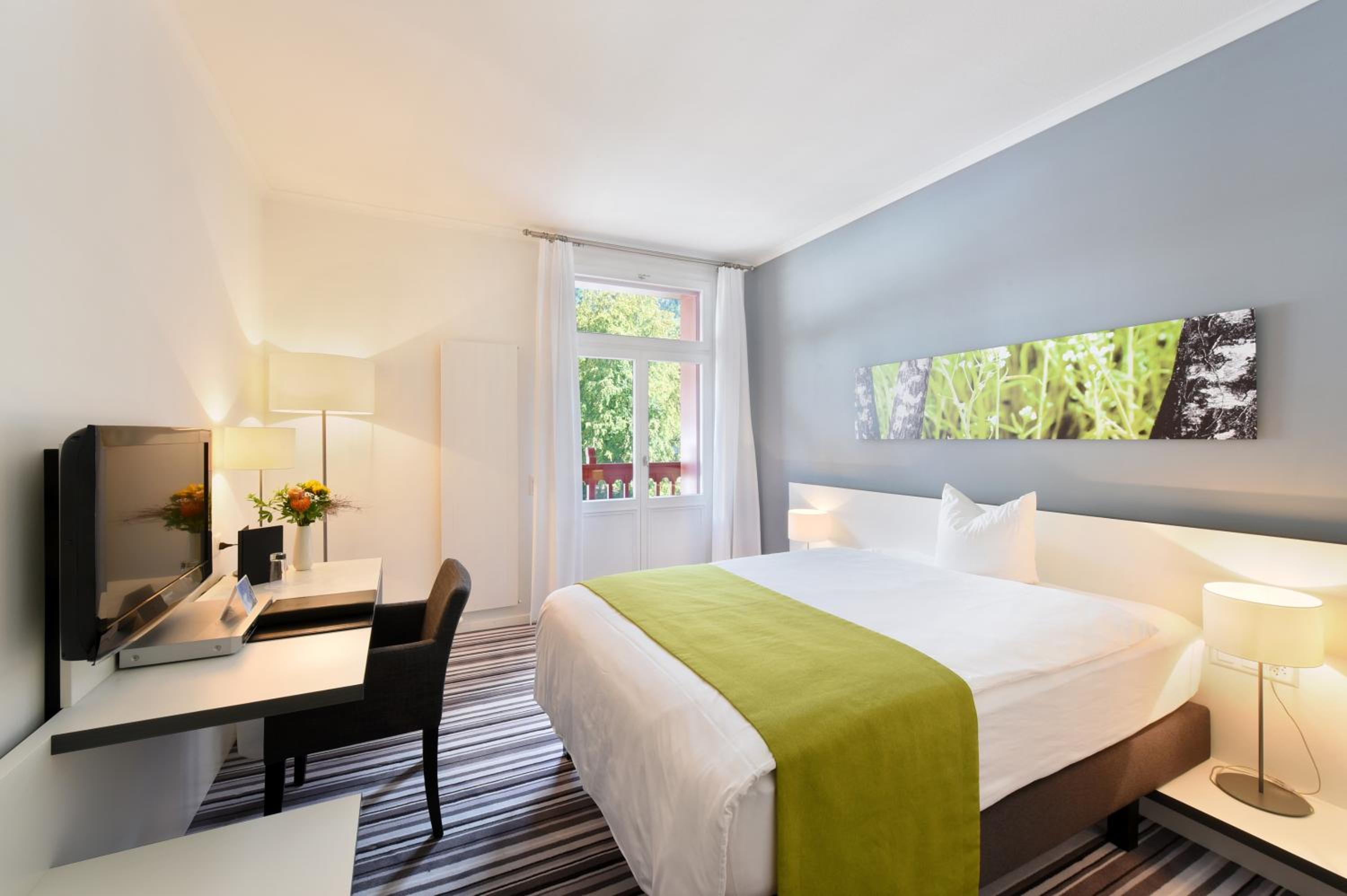 Single Room with Mountain View