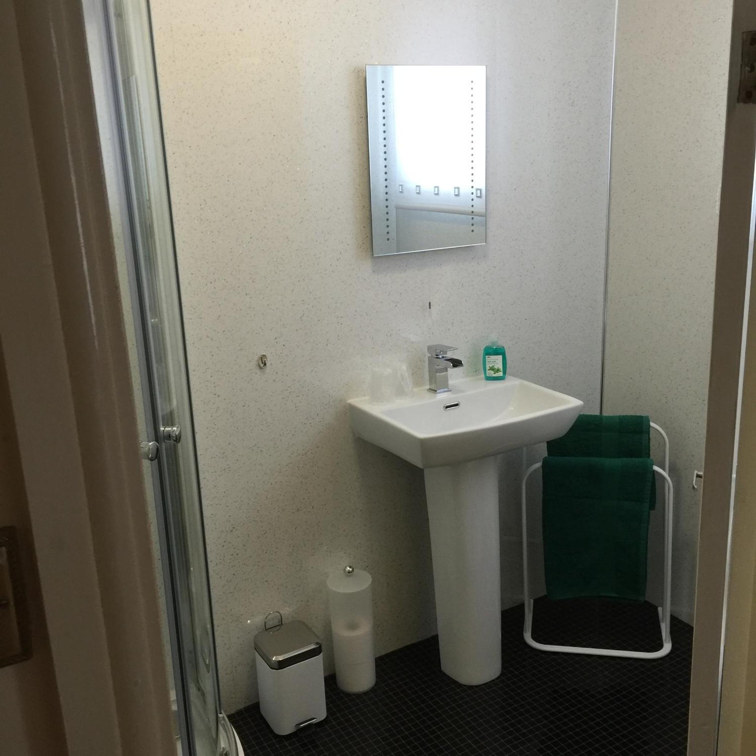Double Room with Private Bathroom - Photo 6