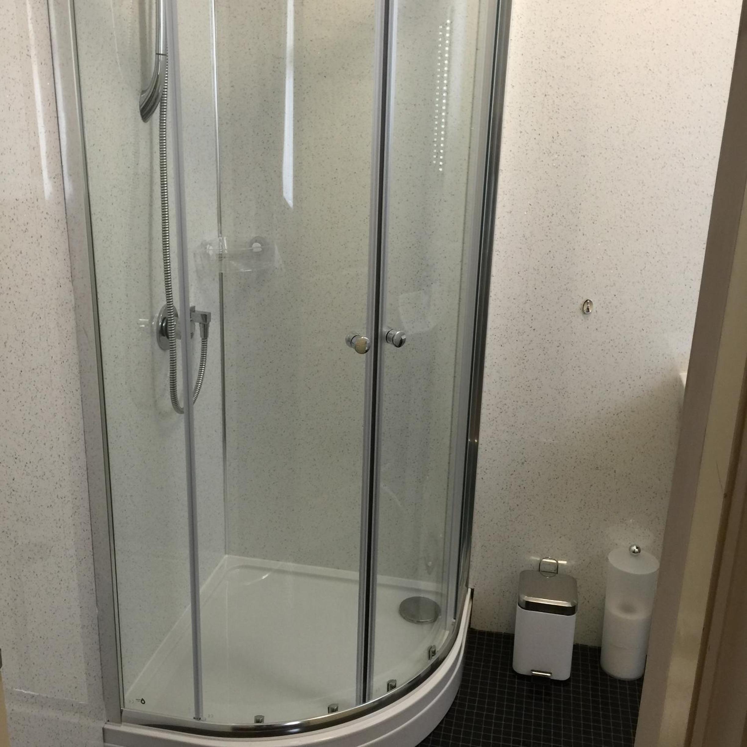 Double Room with Private Bathroom - Photo 2