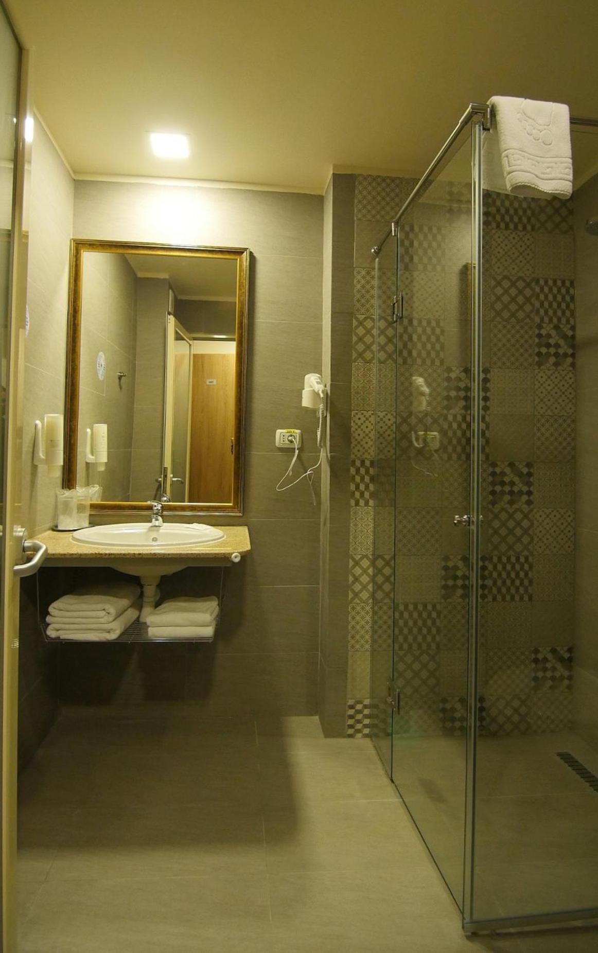 Twin Room - Photo 2