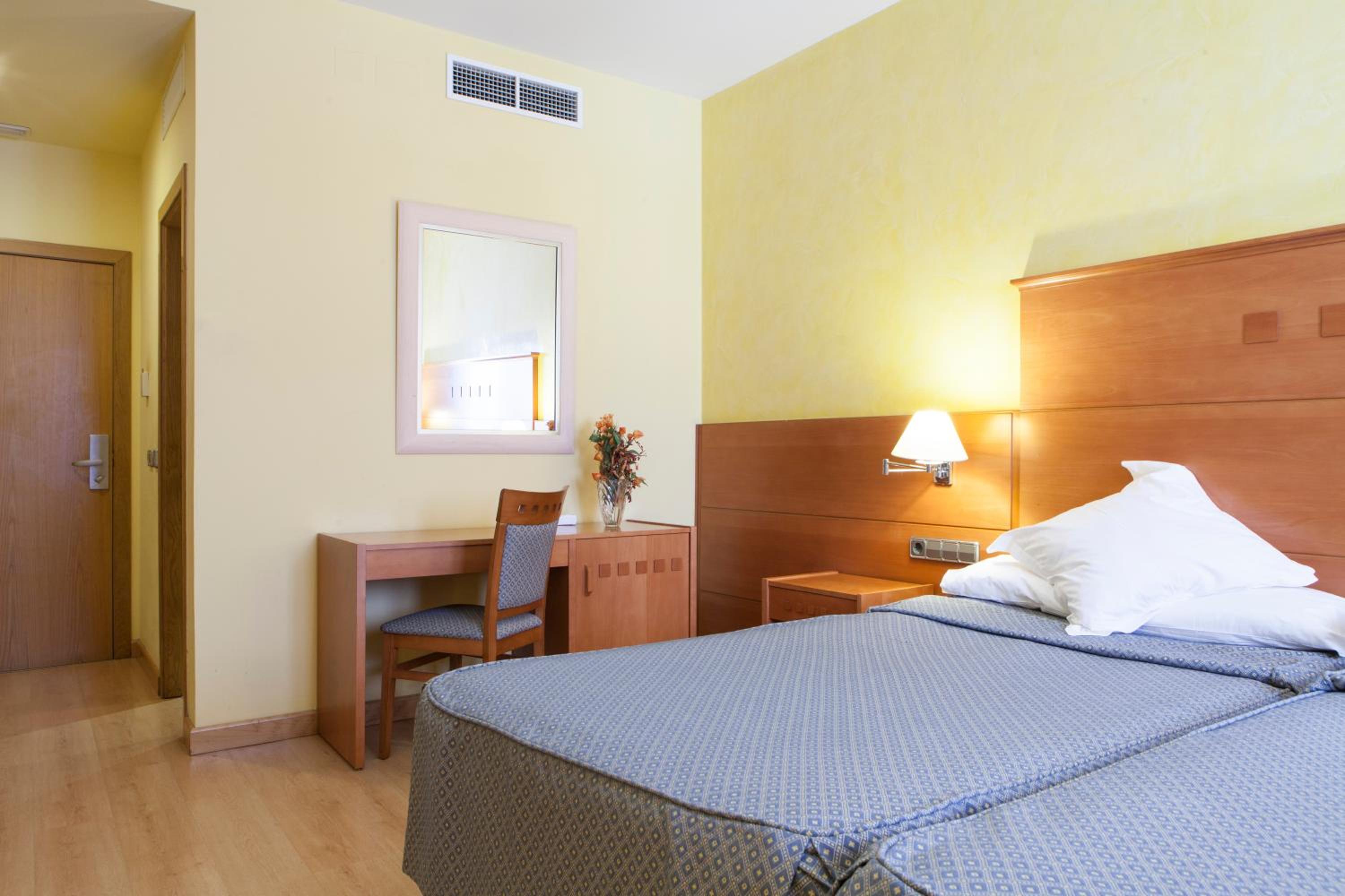 Double or Twin Room - Photo 9
