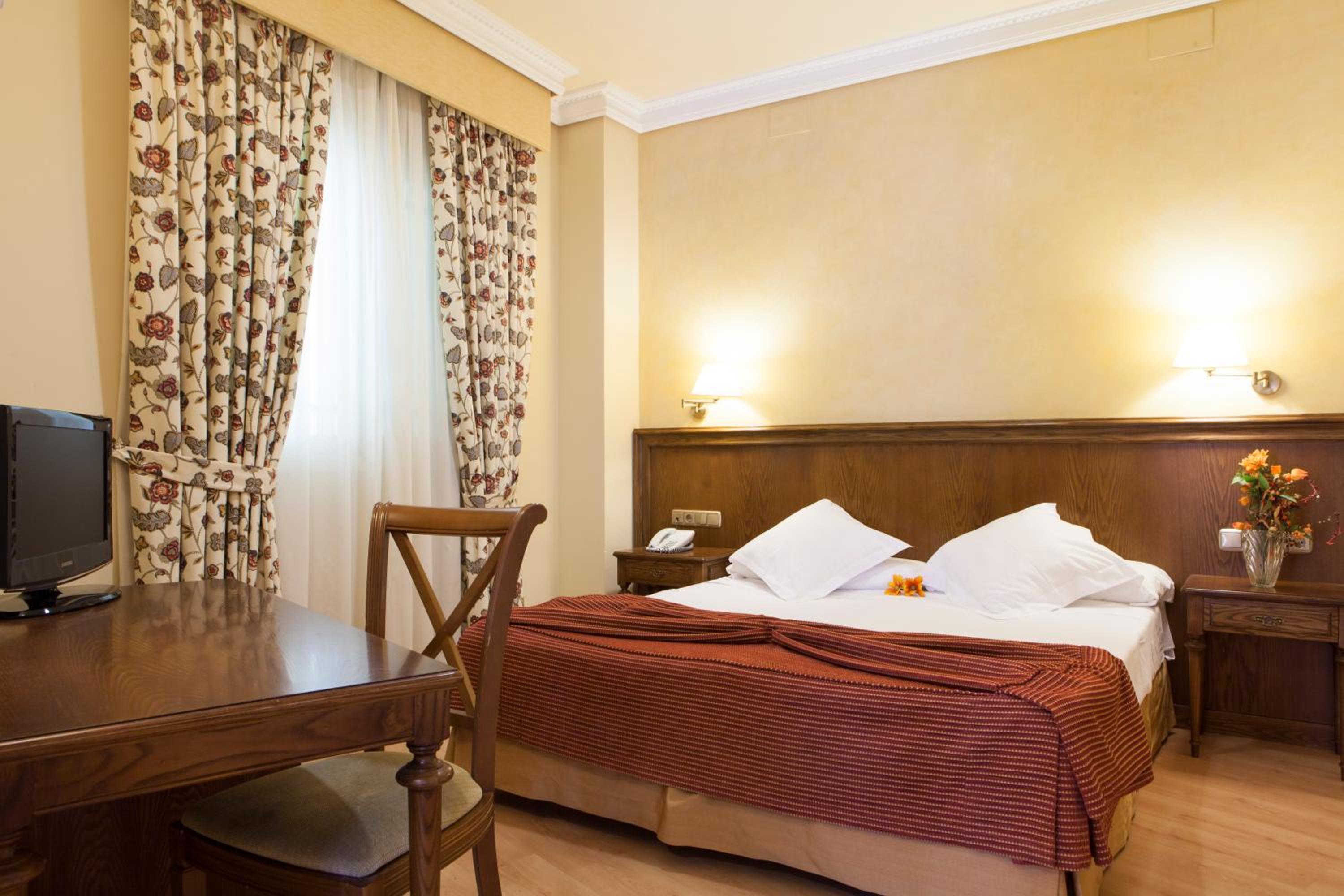 Double or Twin Room - Photo 3