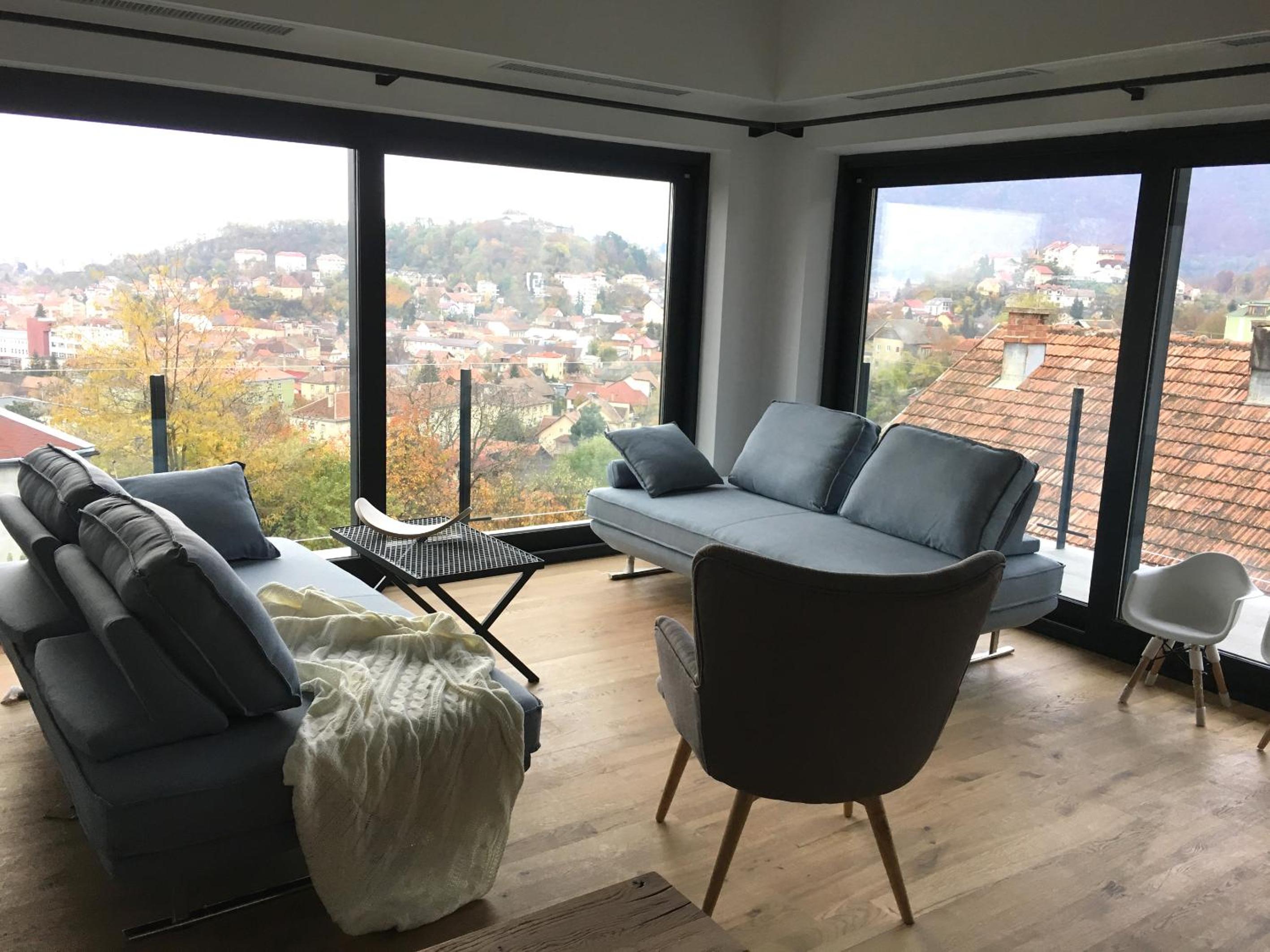 Apartment with Mountain View - Photo 10