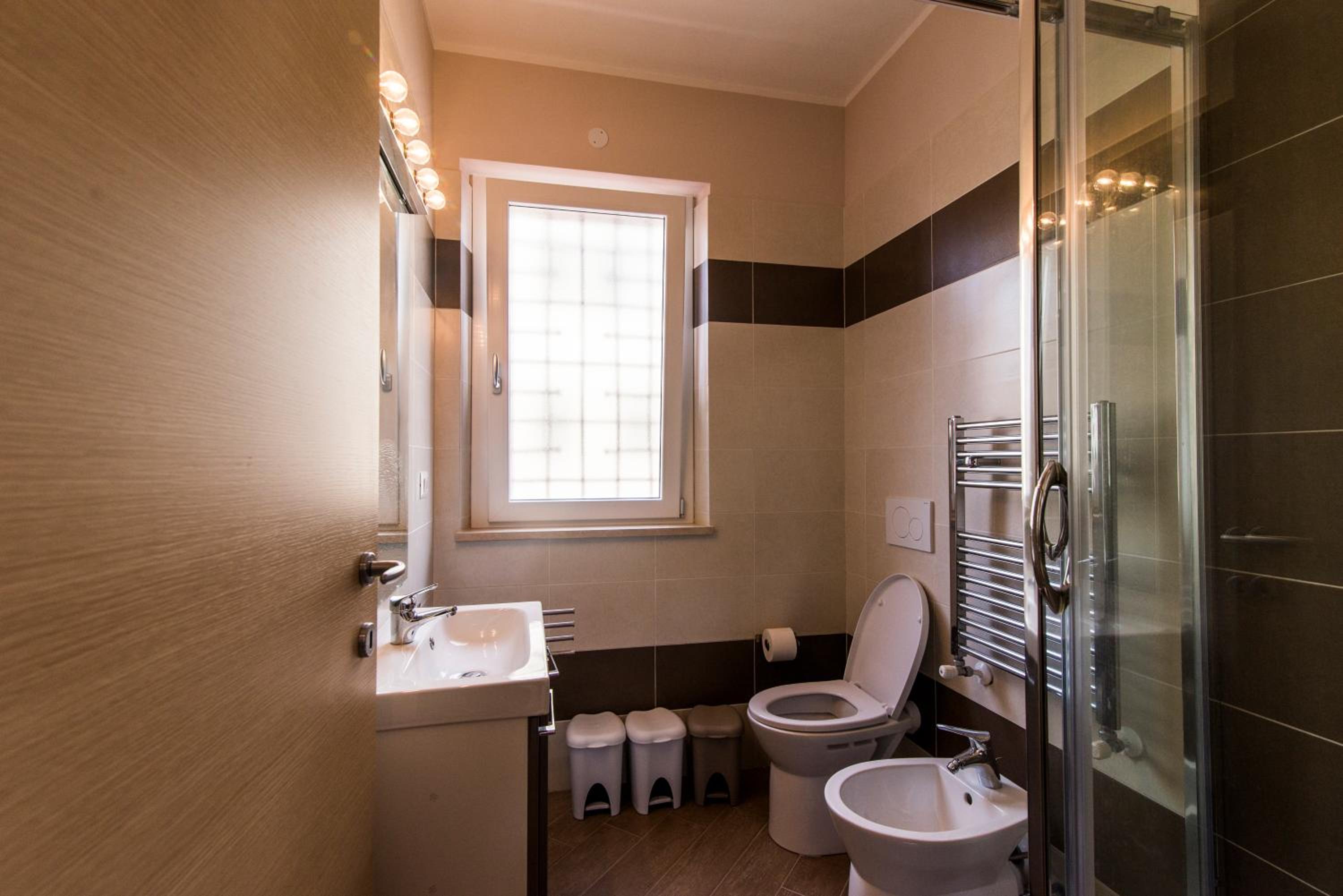 Apartment with Balcony photo 3