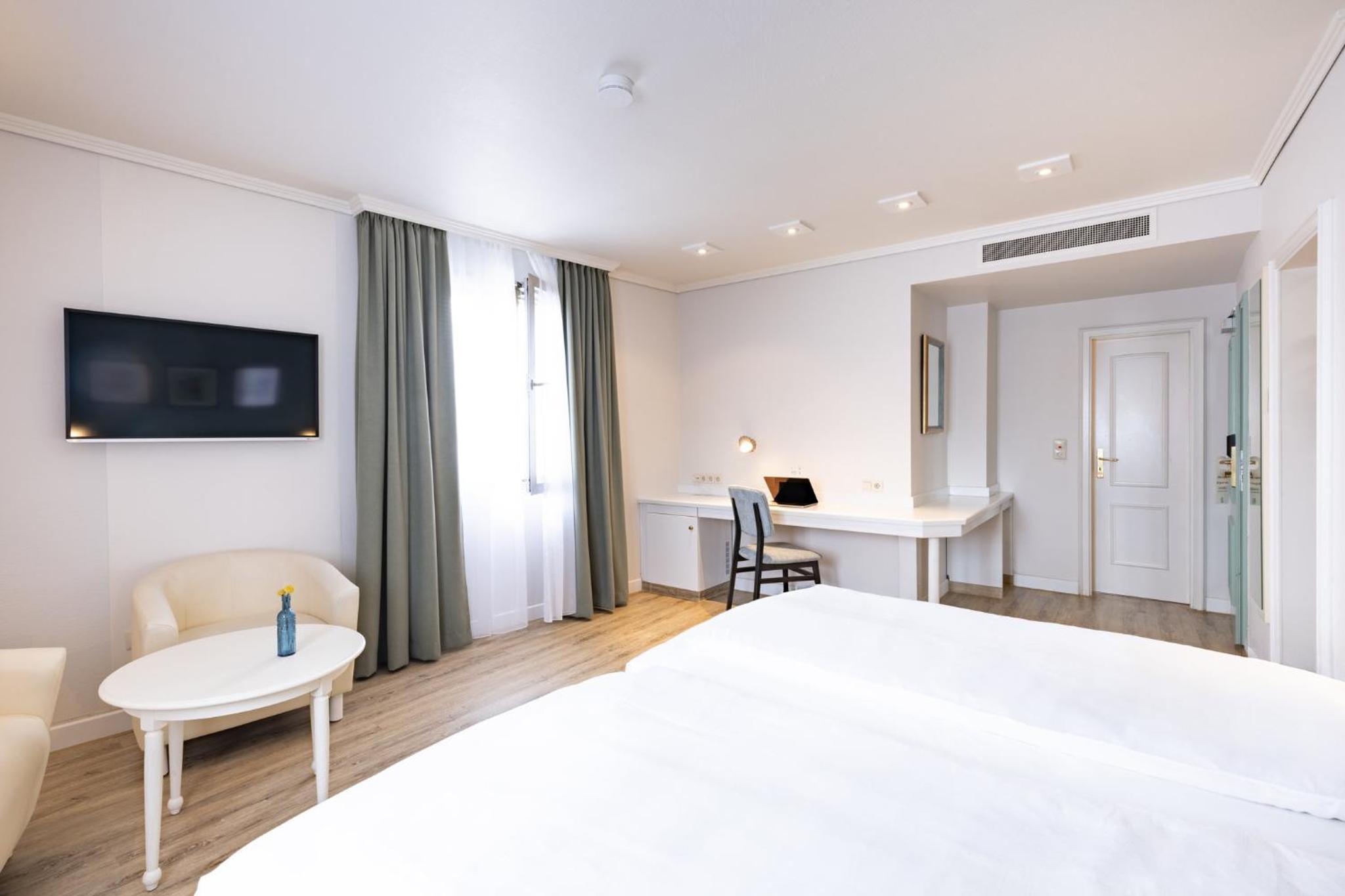 Premium Twin Room photo 2