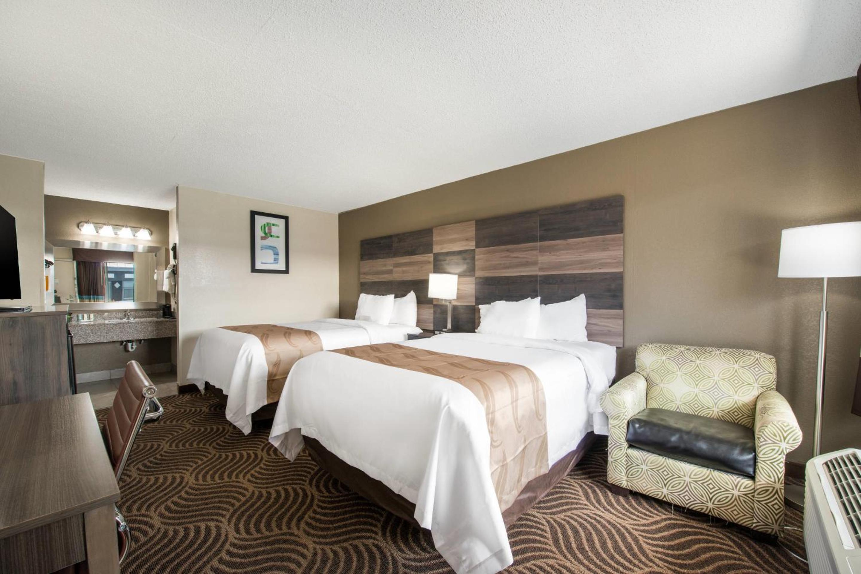 Double Room with Two Double Beds - Non-Smoking photo 2