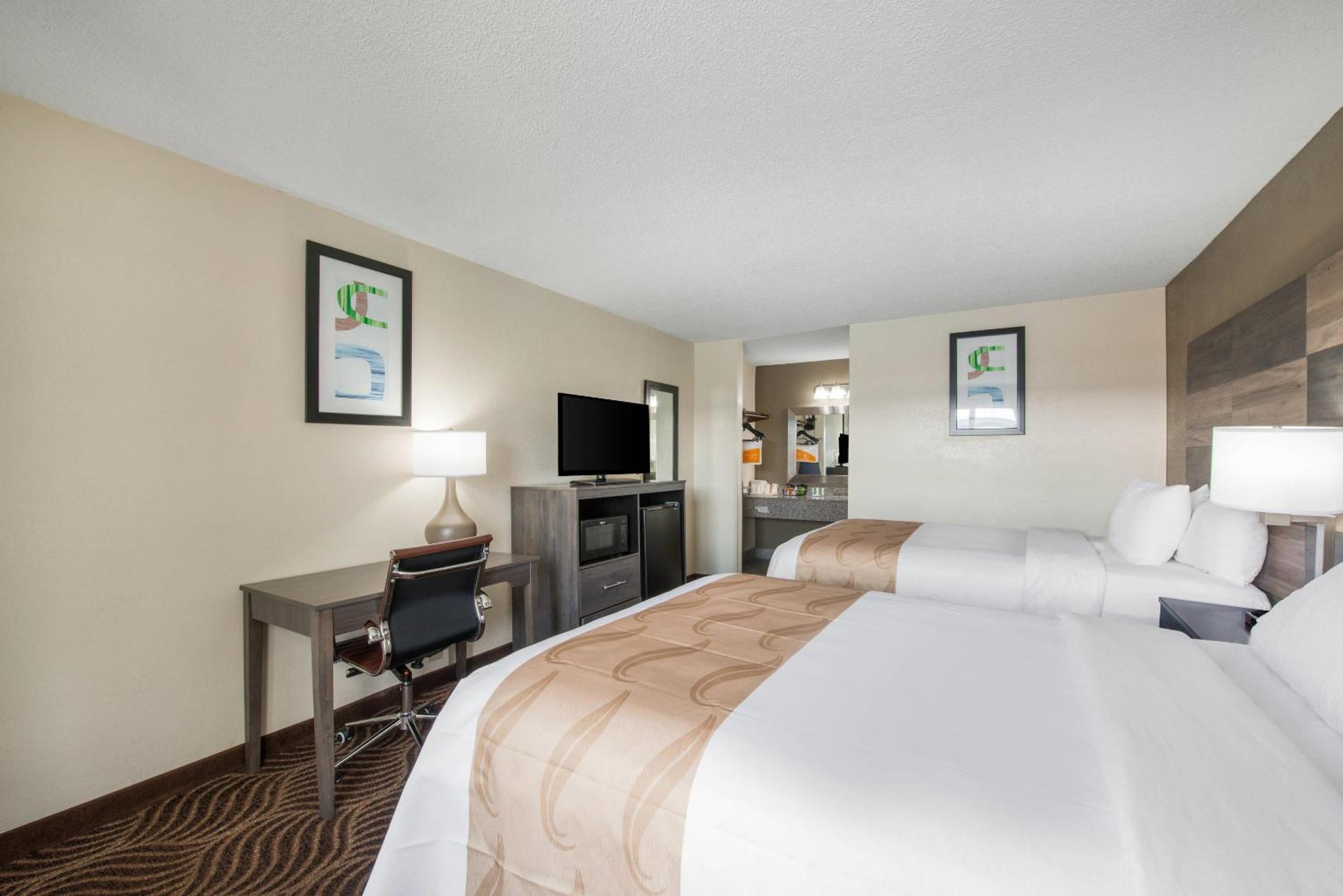 Double Room with Two Double Beds - Non-Smoking photo 3