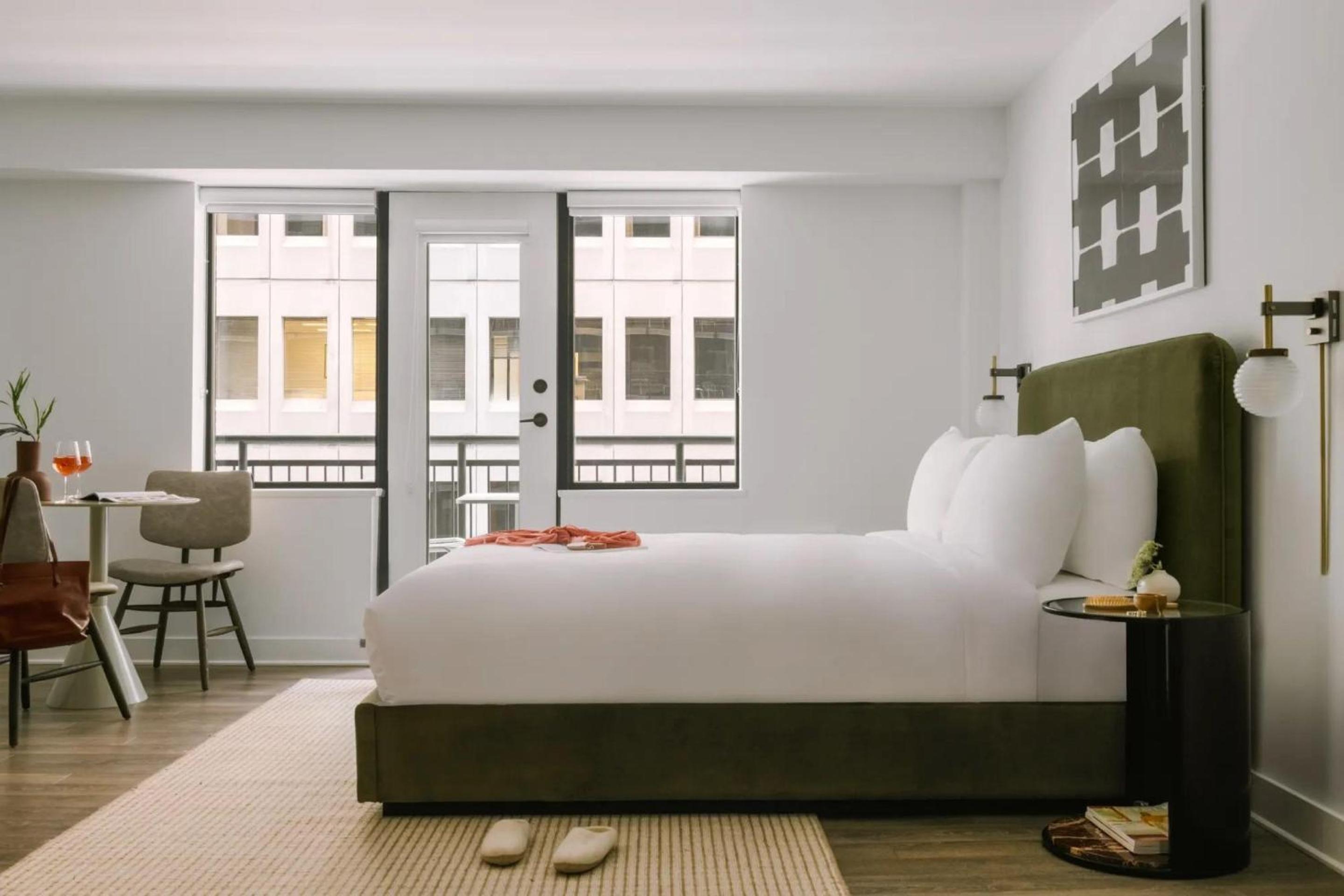 King Room with Balcony and Kitchen - Street View/Non-Smoking photo 1