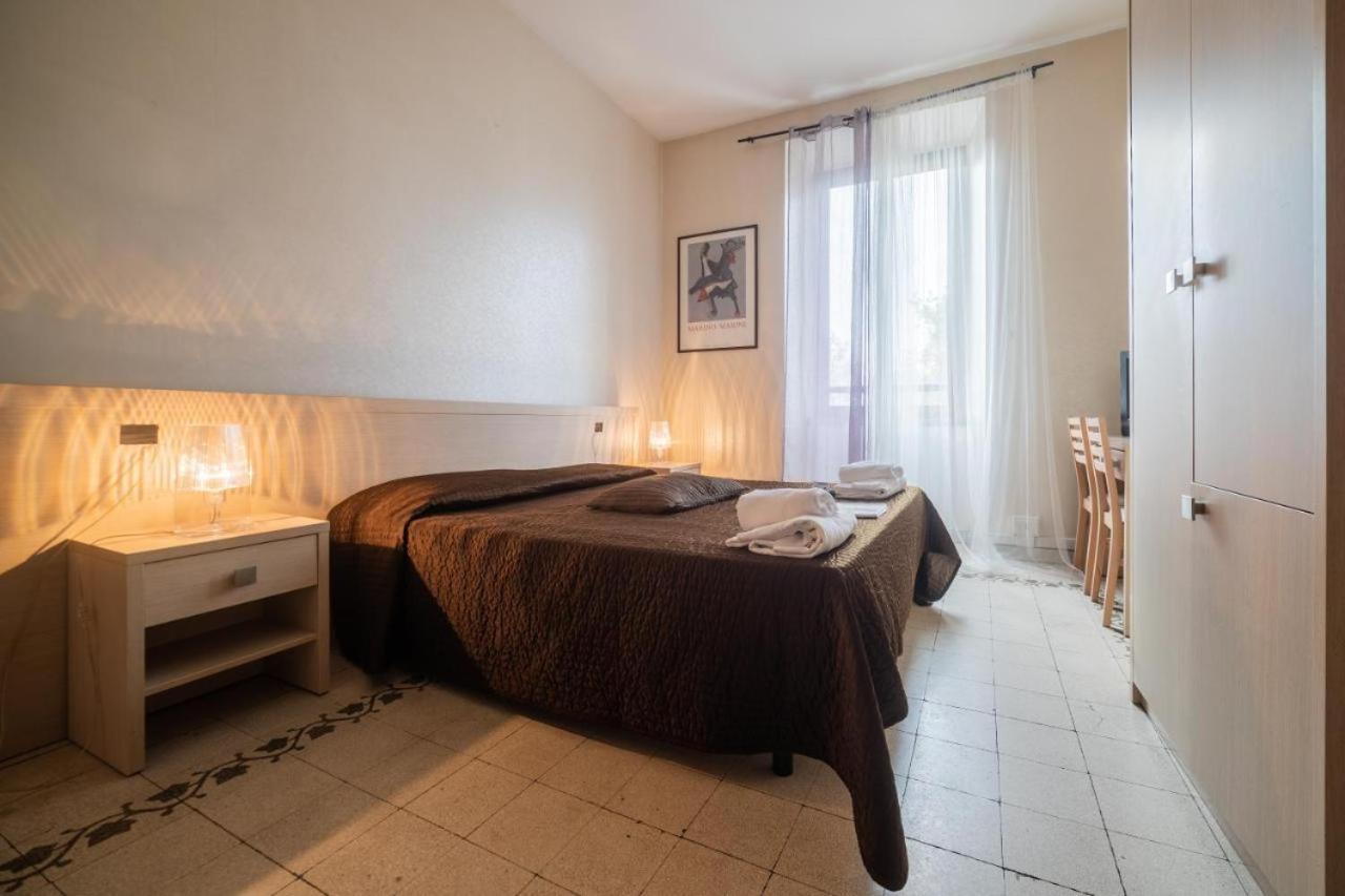 Standard Double Room with Shared Bathroom