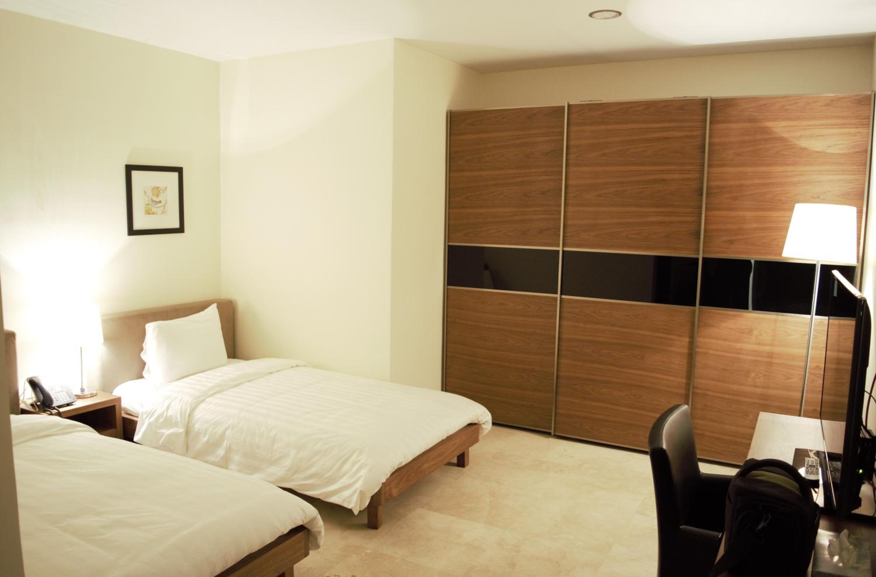 Economy Twin Room - Photo 4