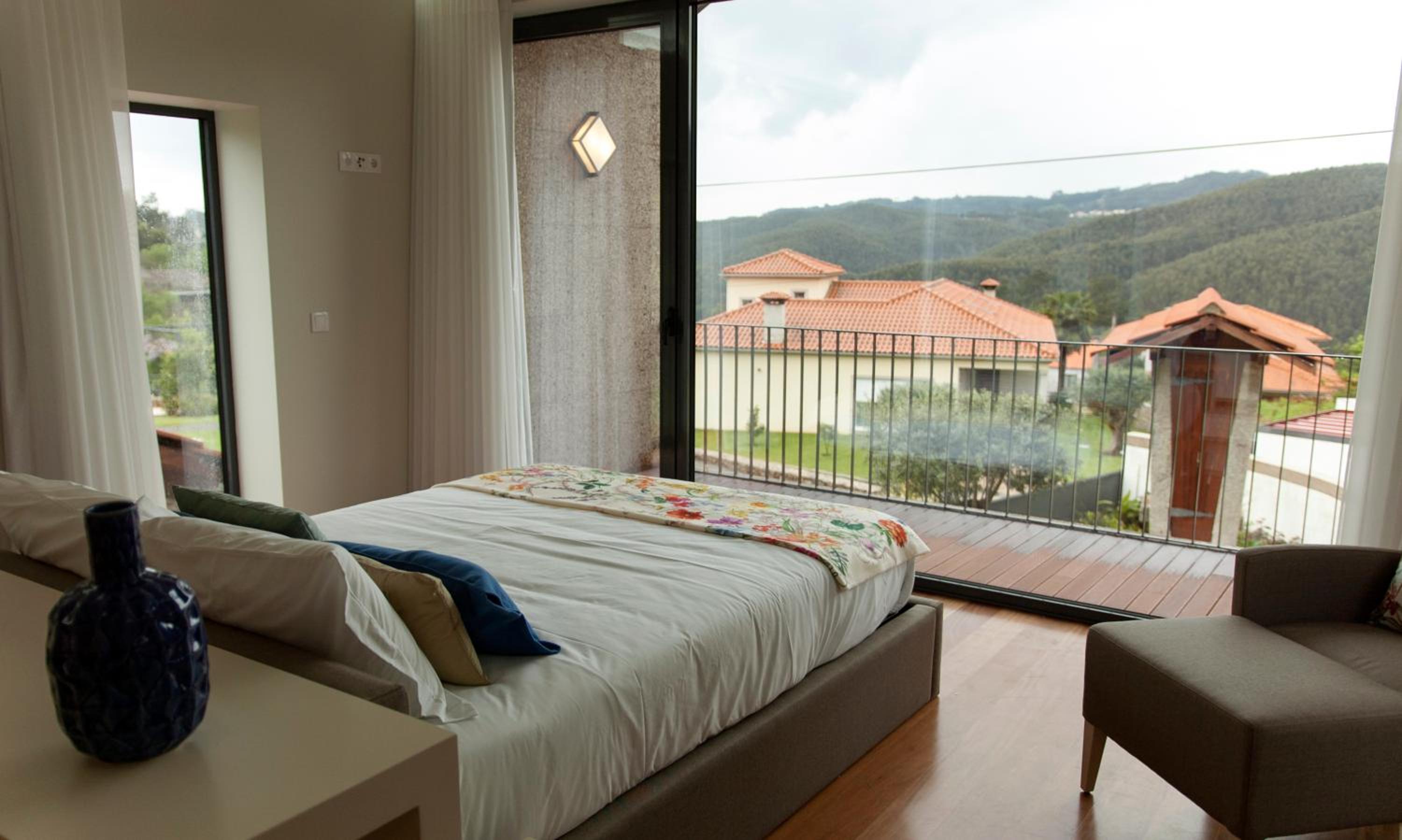 Six-Bedroom House photo 1