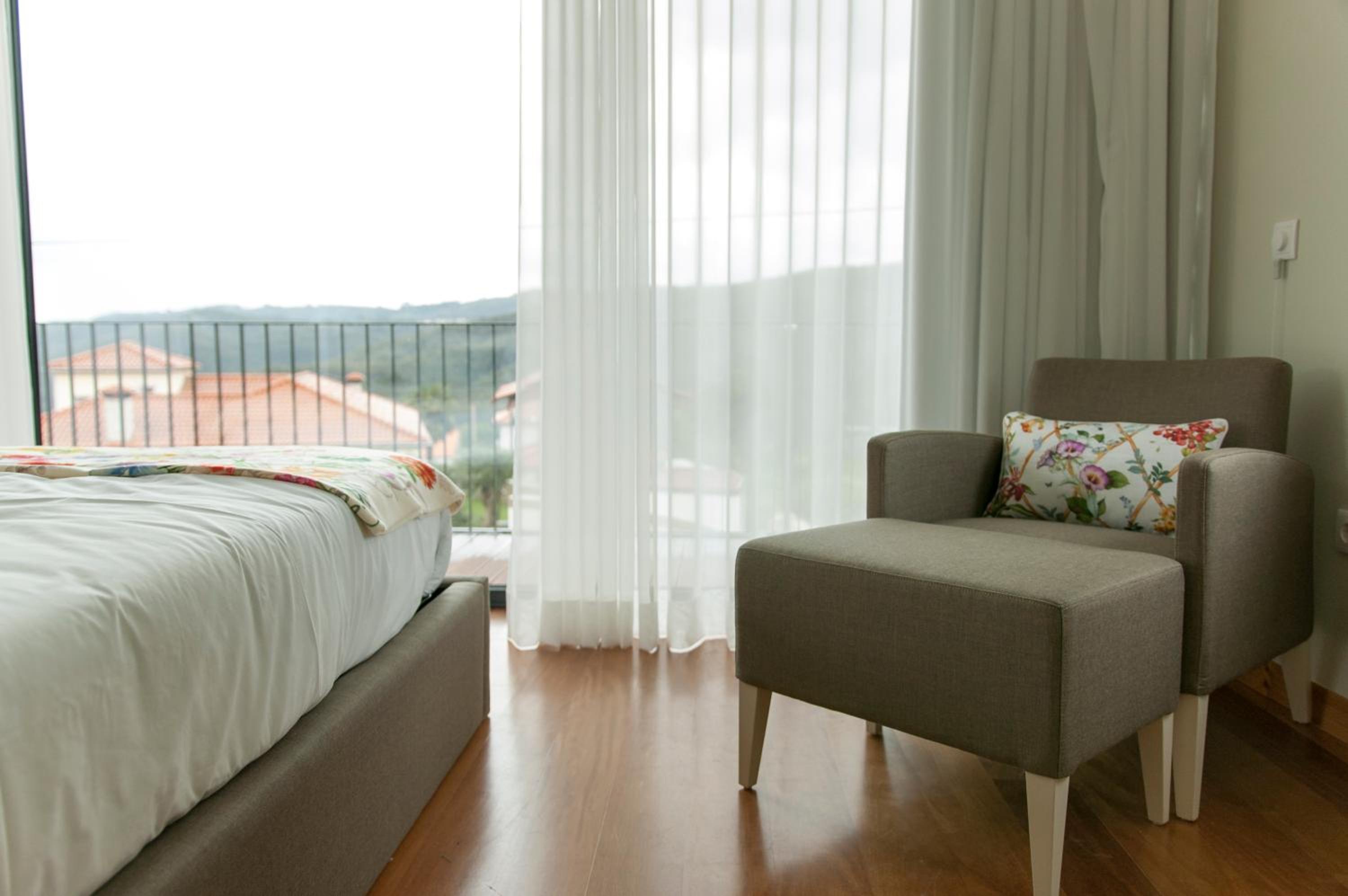 Six-Bedroom House photo 2