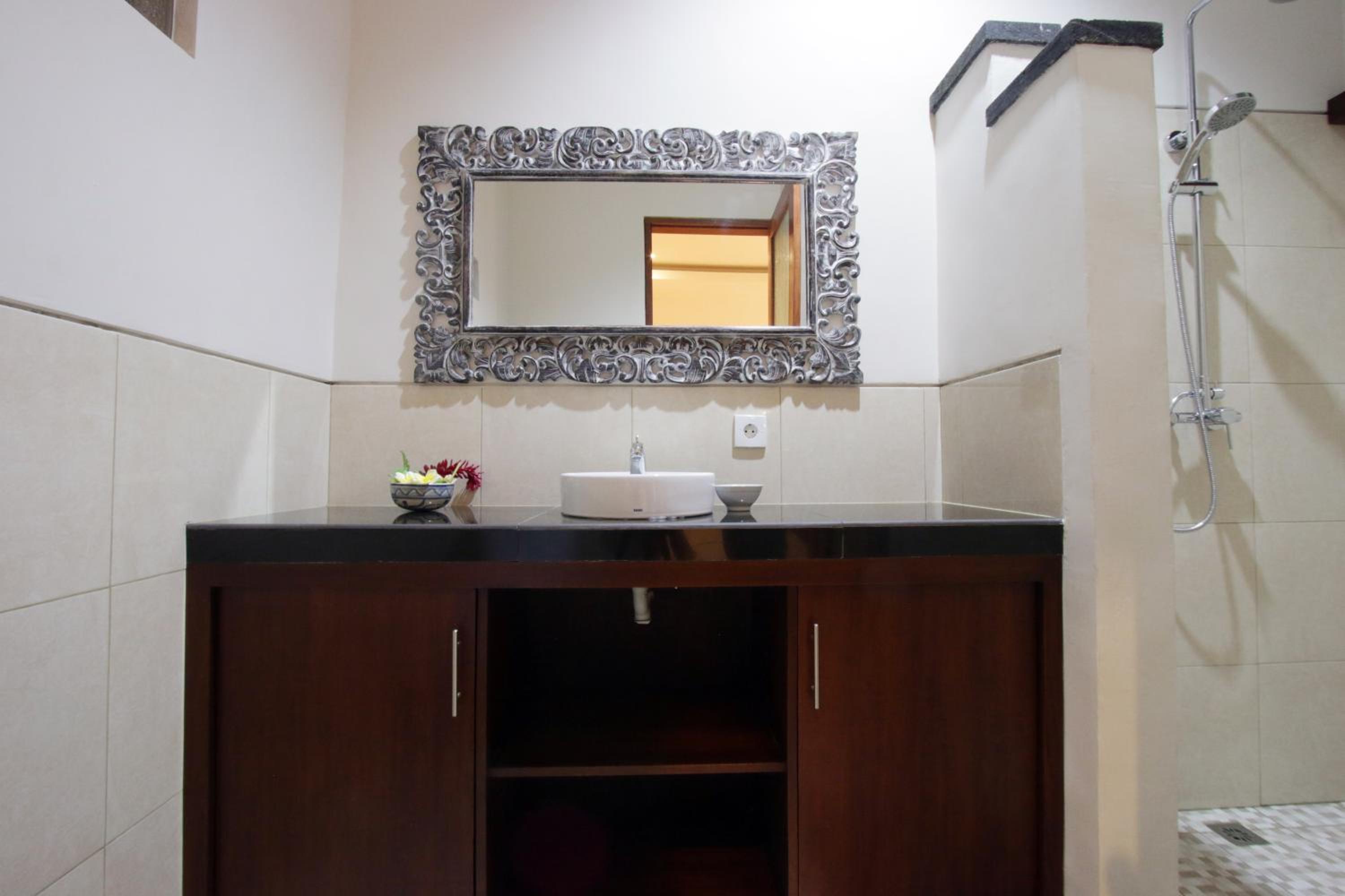 Deluxe Room - Photo 8