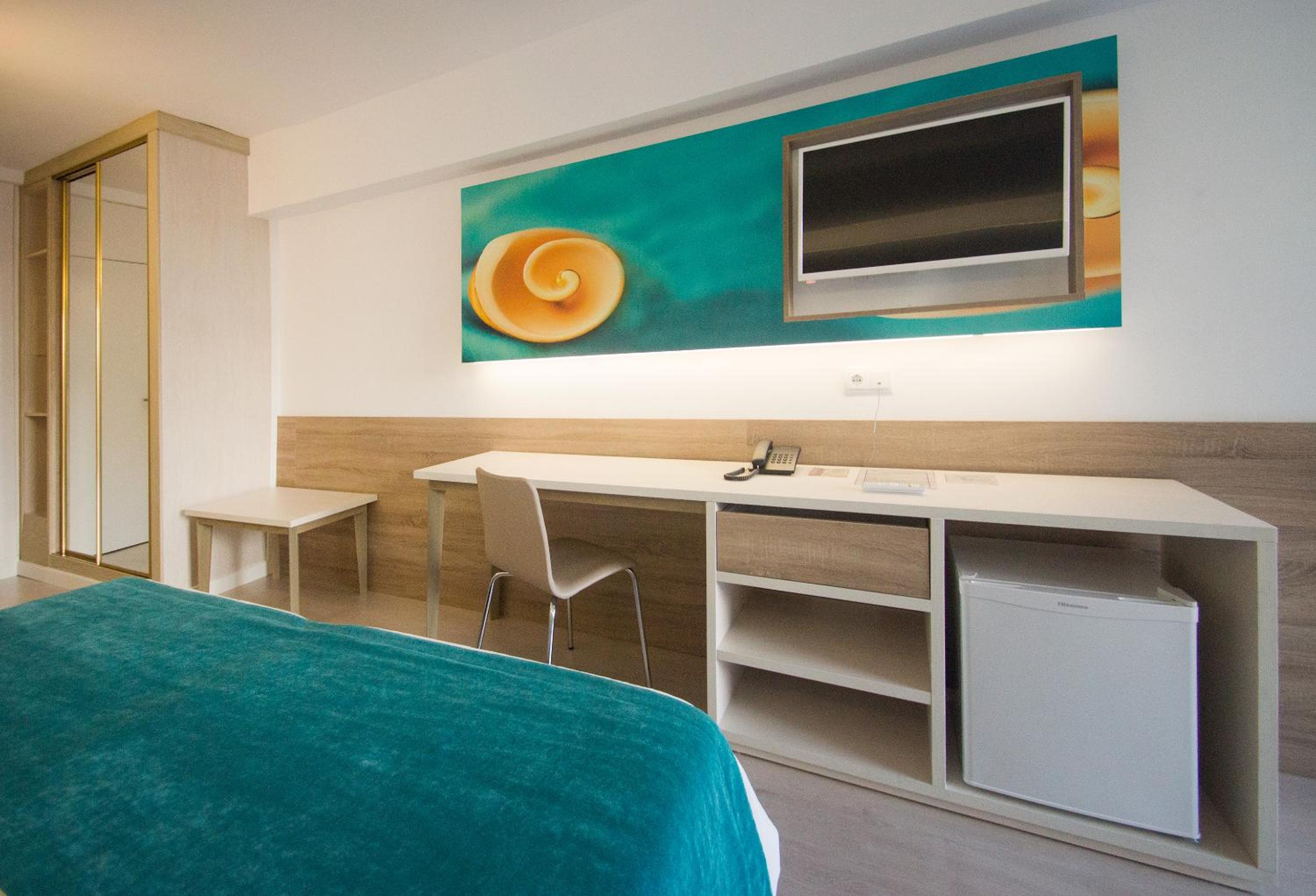 Double or Twin Room with Sea View - Photo 2