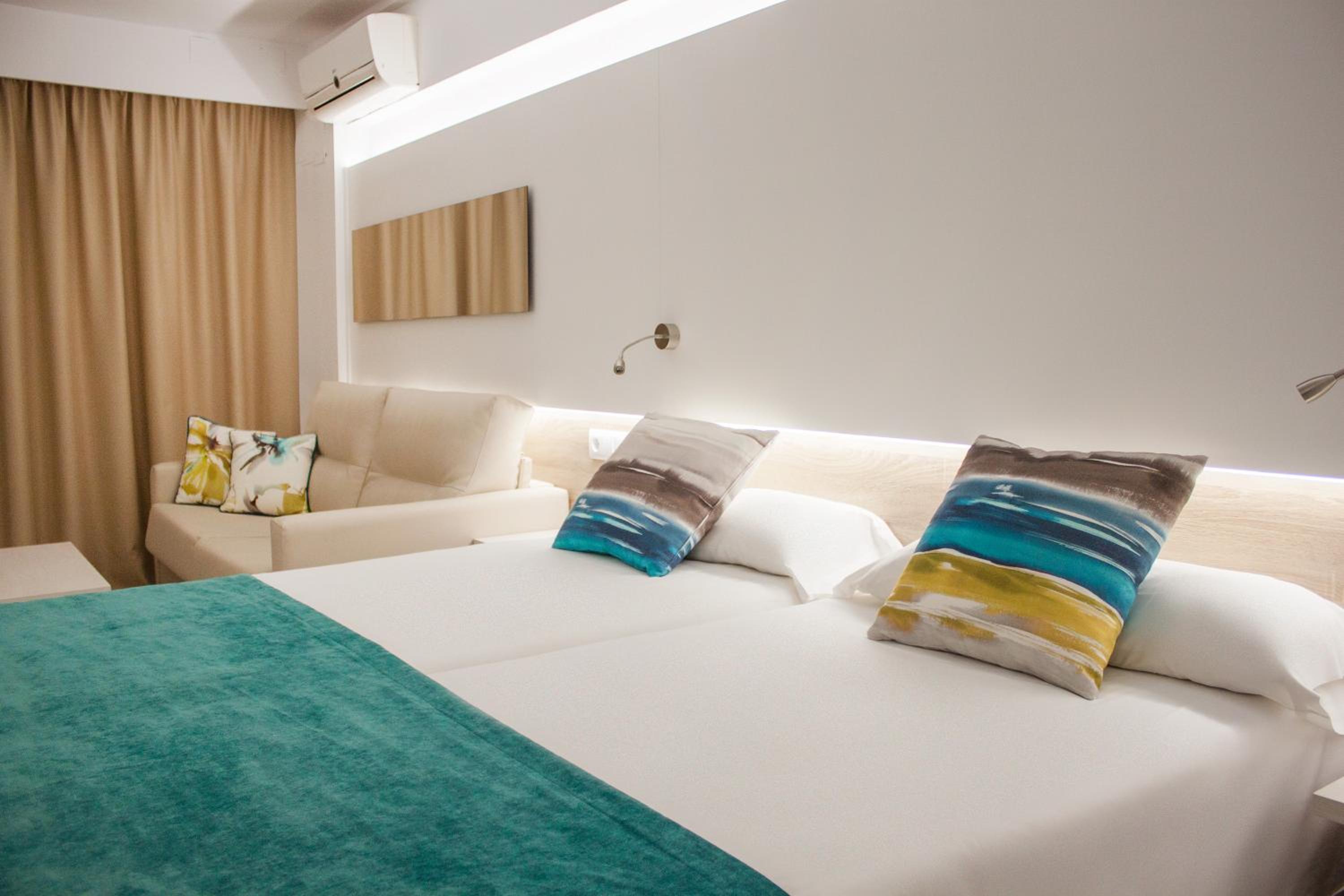 Double or Twin Room - Photo 7