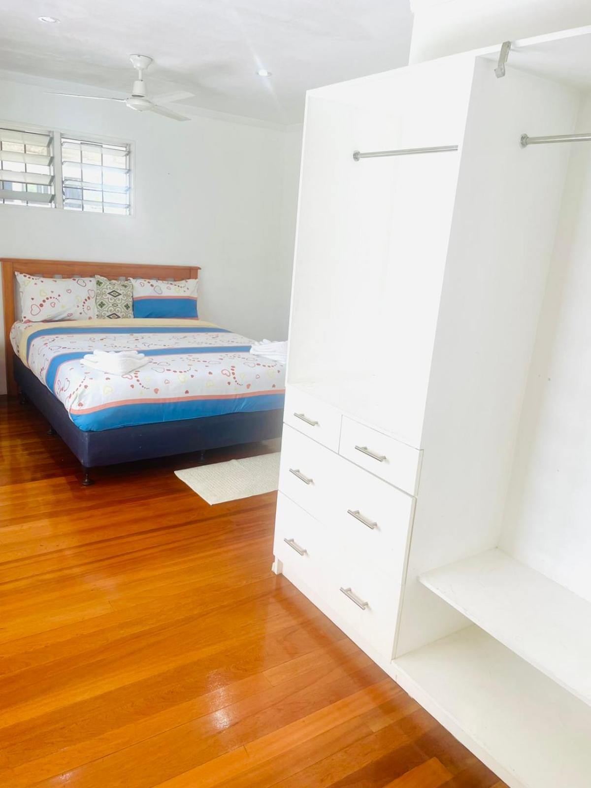 Double Room with Shared Bathroom photo 2