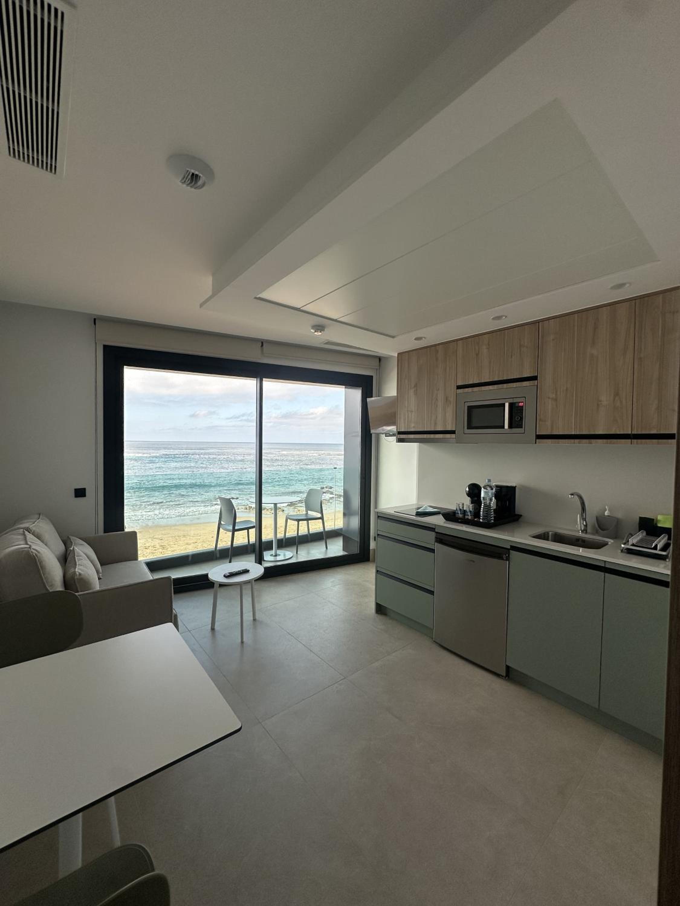 Deluxe Double Room with Balcony and Sea View