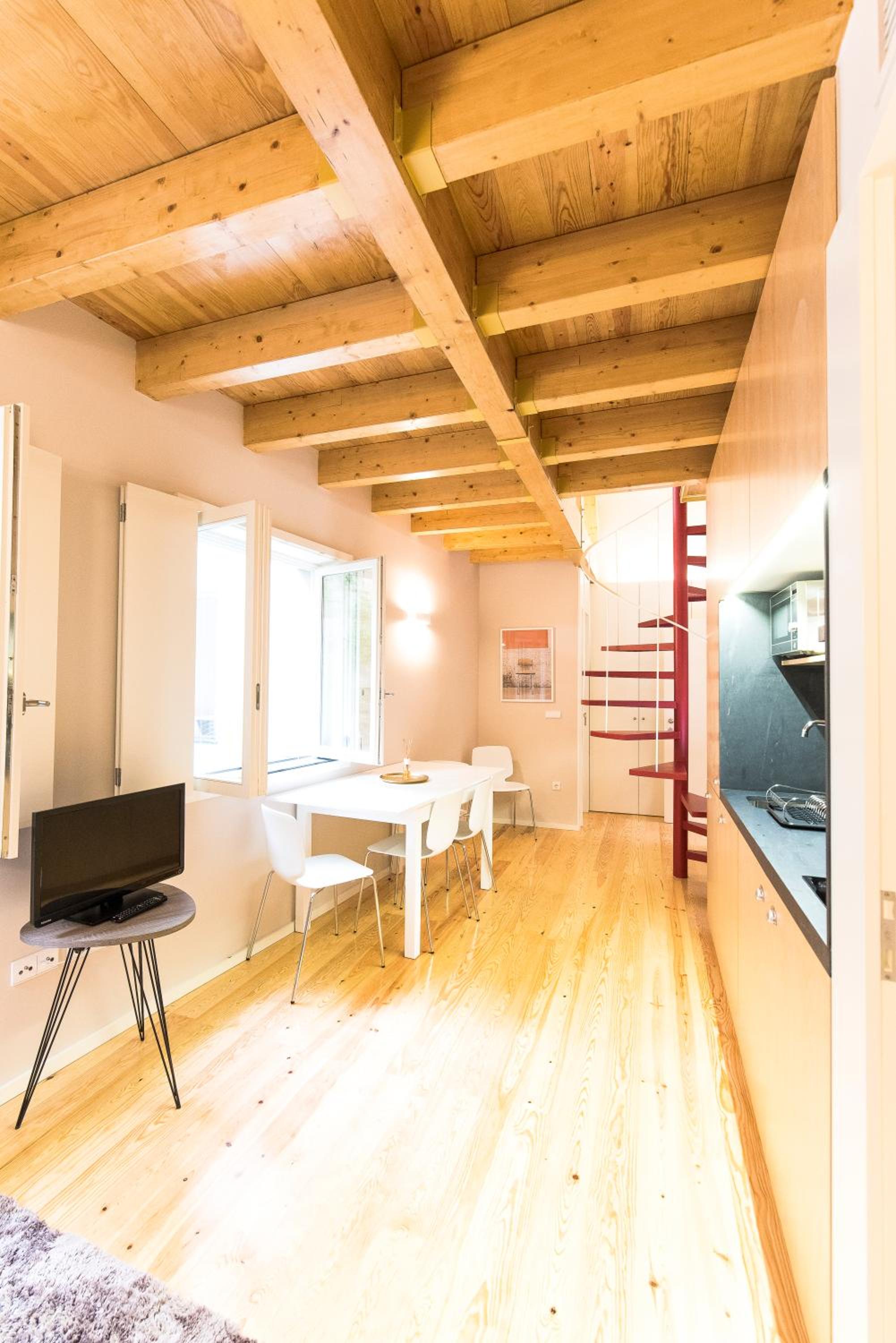 Two-Bedroom Apartment with Balcony photo 2