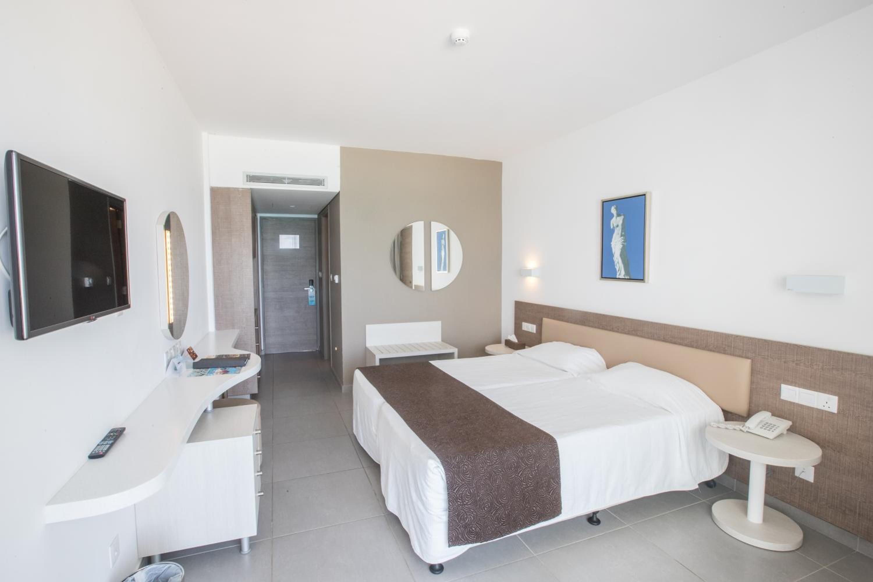 Deluxe Single Room with Side Sea View