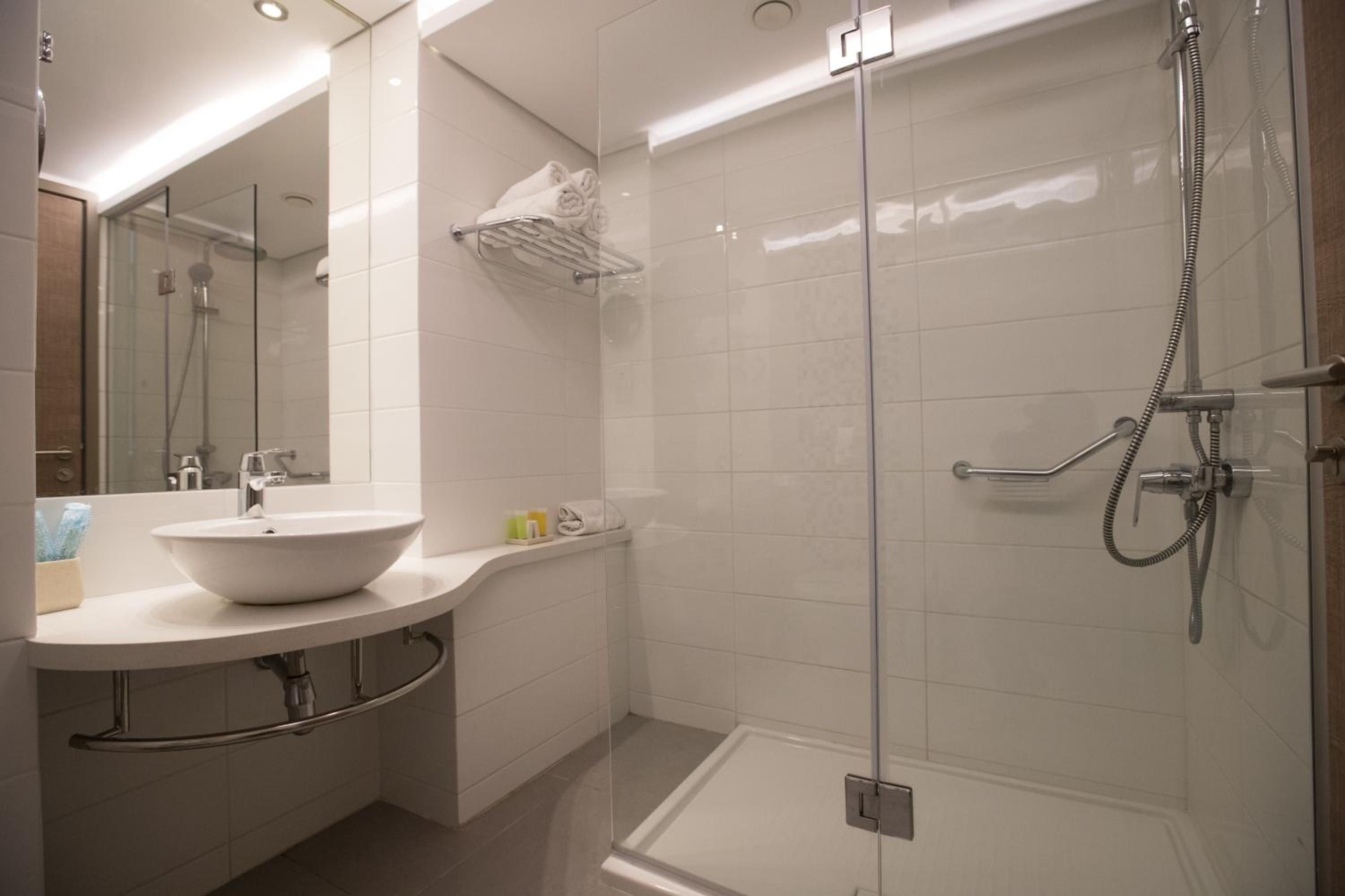 Deluxe Single Room with Side Sea View photo 3