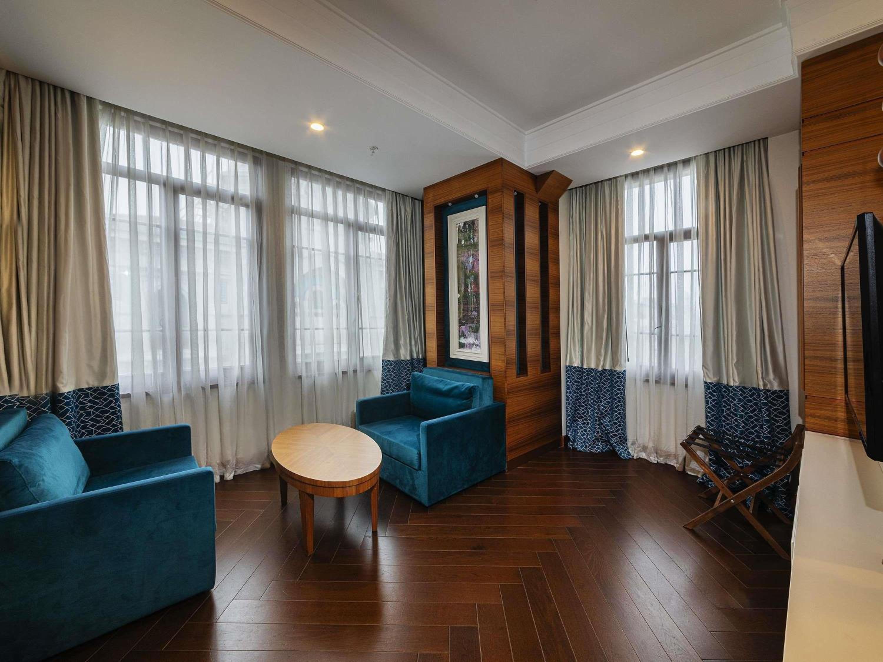 Family King Suite with Two Sofa Beds