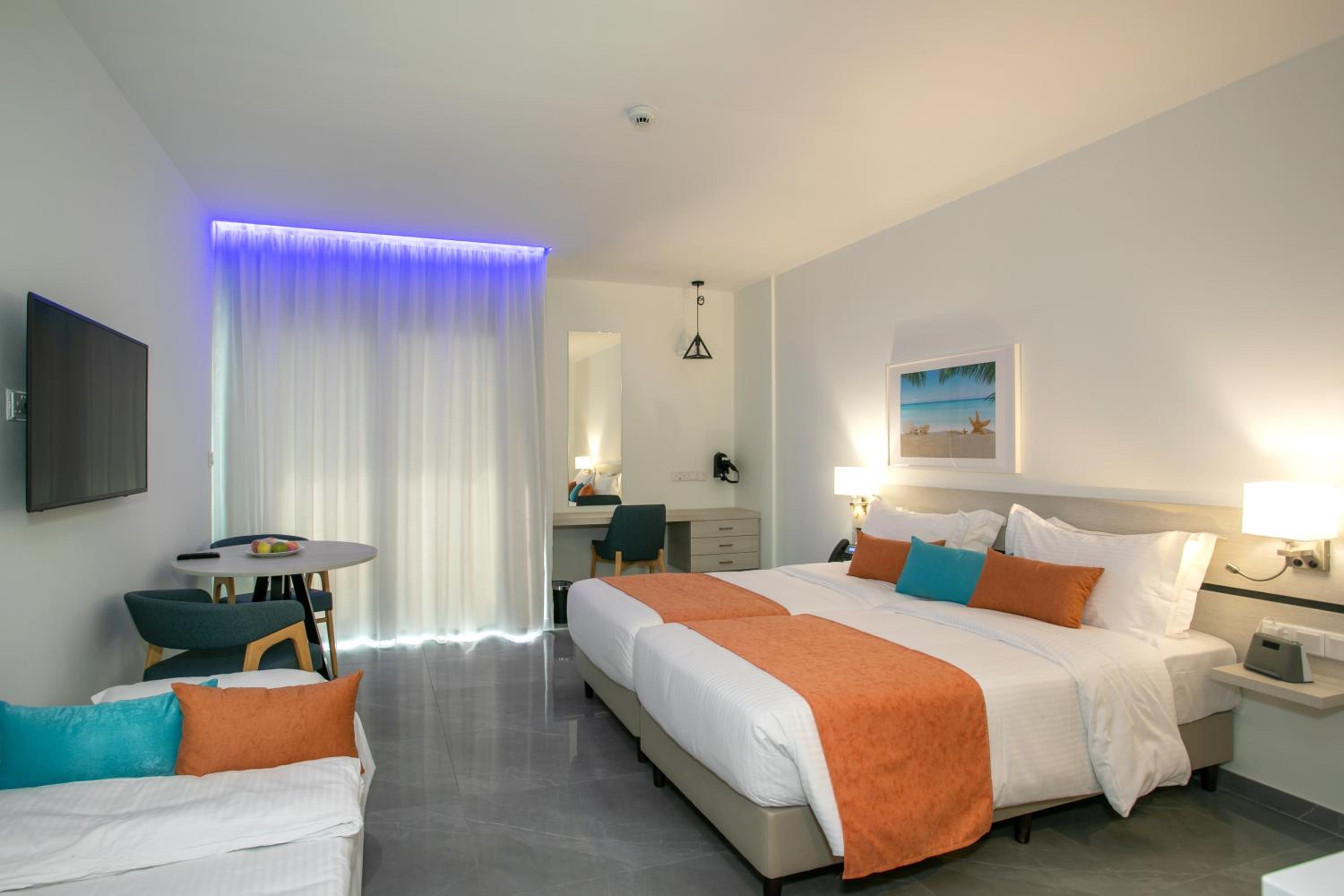 King Suite with Sofa Bed - Non-Smoking - Photo 1