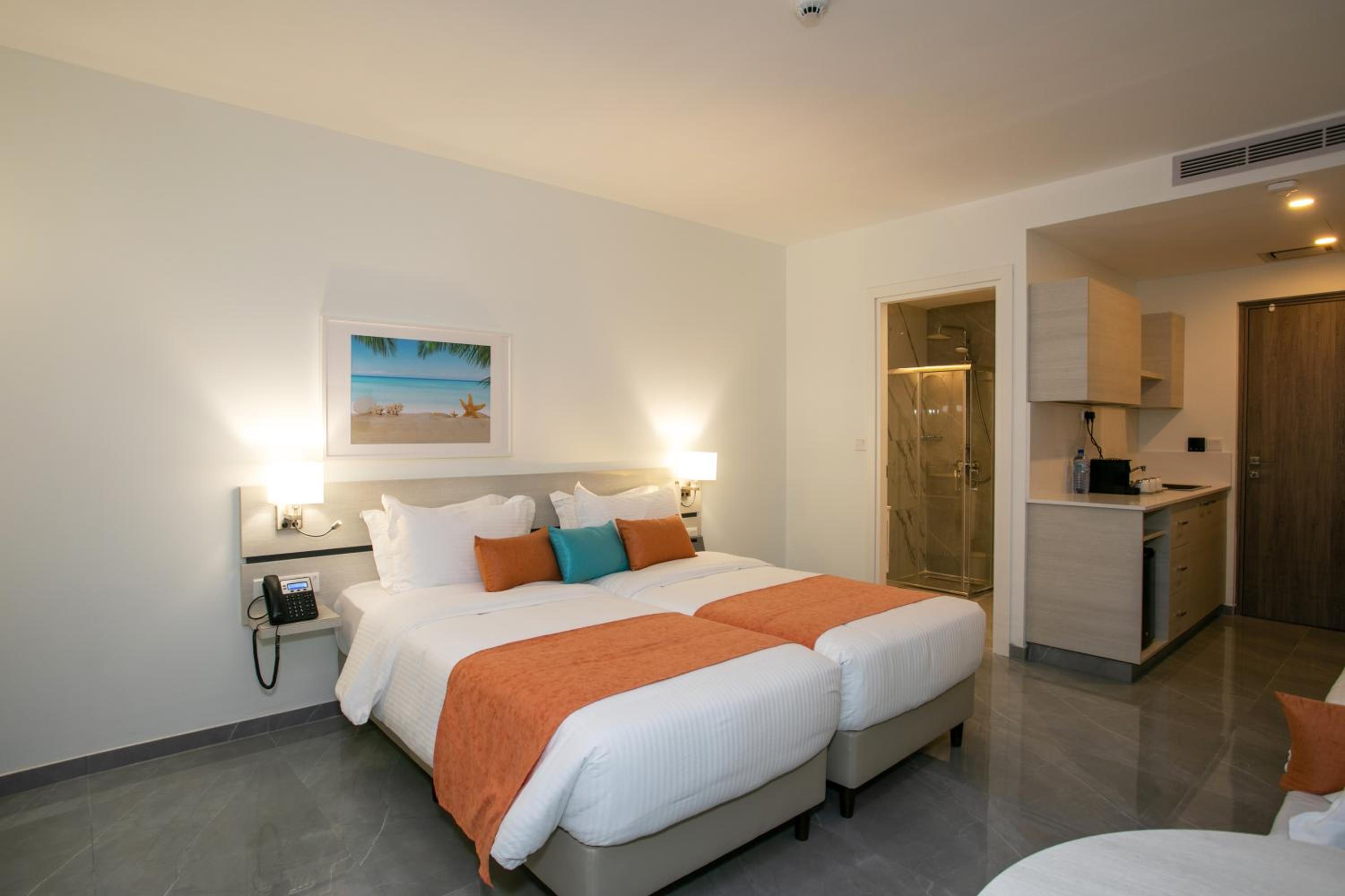 King Suite with Sofa Bed - Non-Smoking - Photo 2