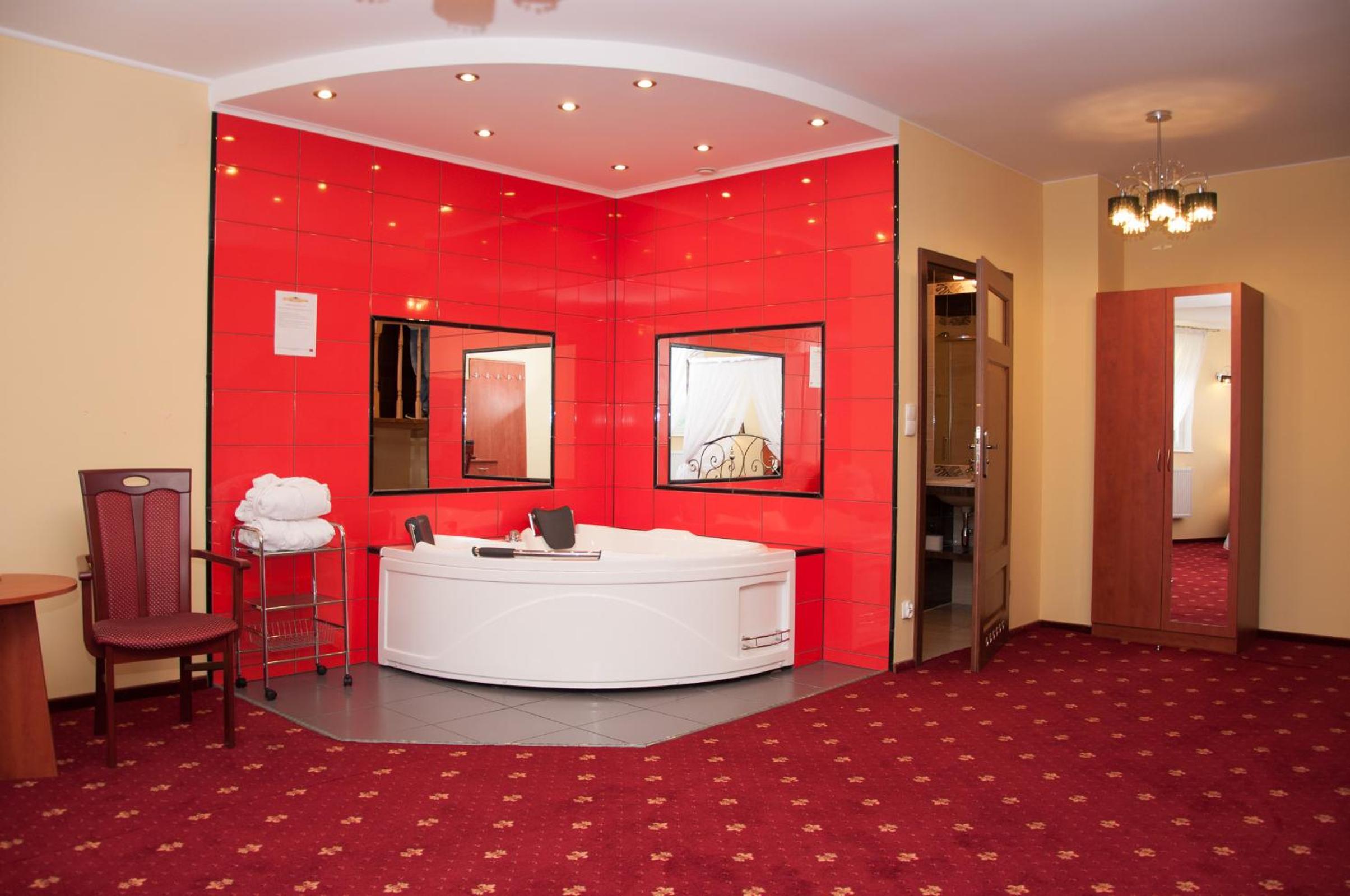 Double Room with Spa Bath photo 3