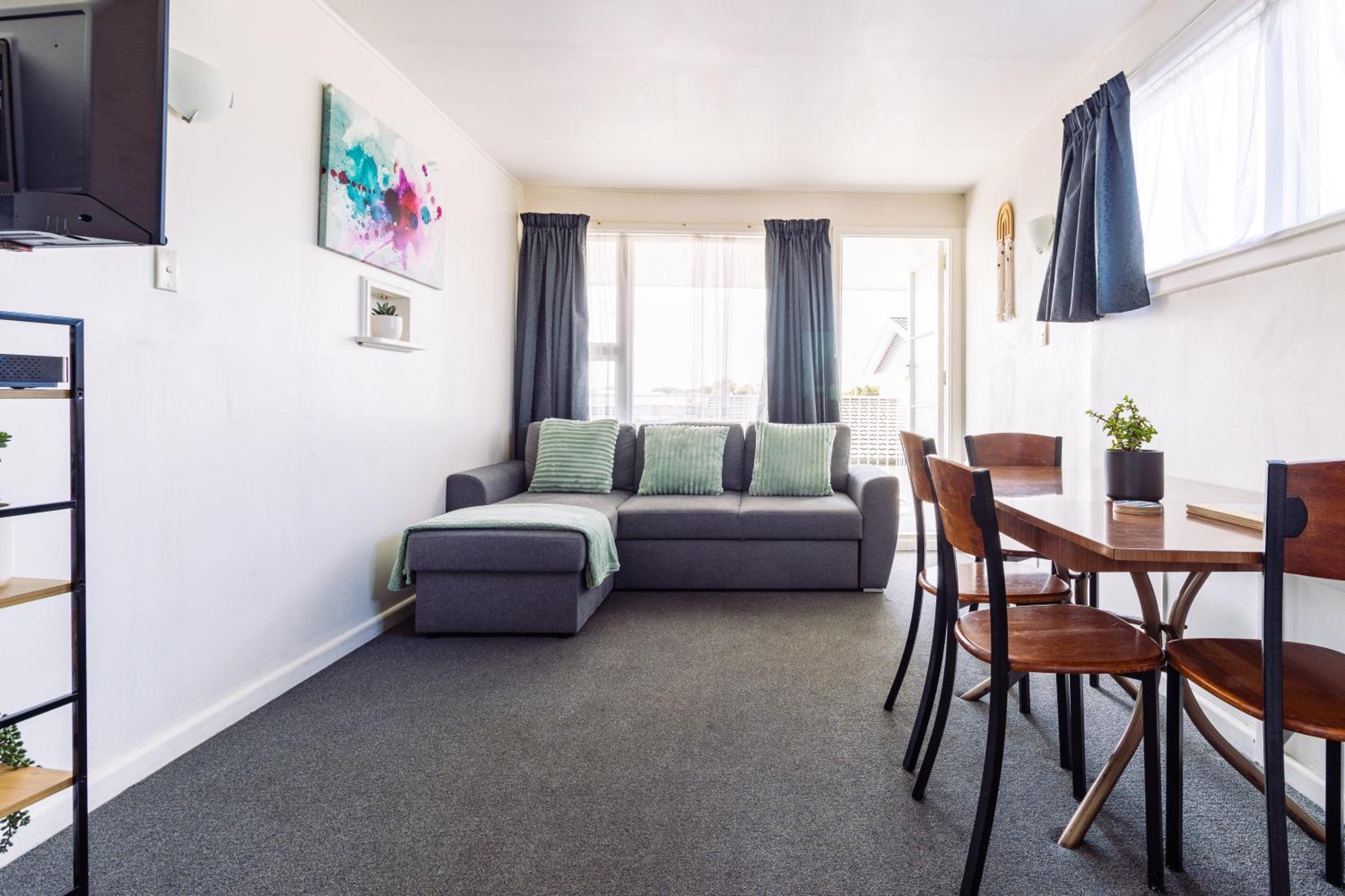 Two-Bedroom Apartment with Balcony - Photo 6