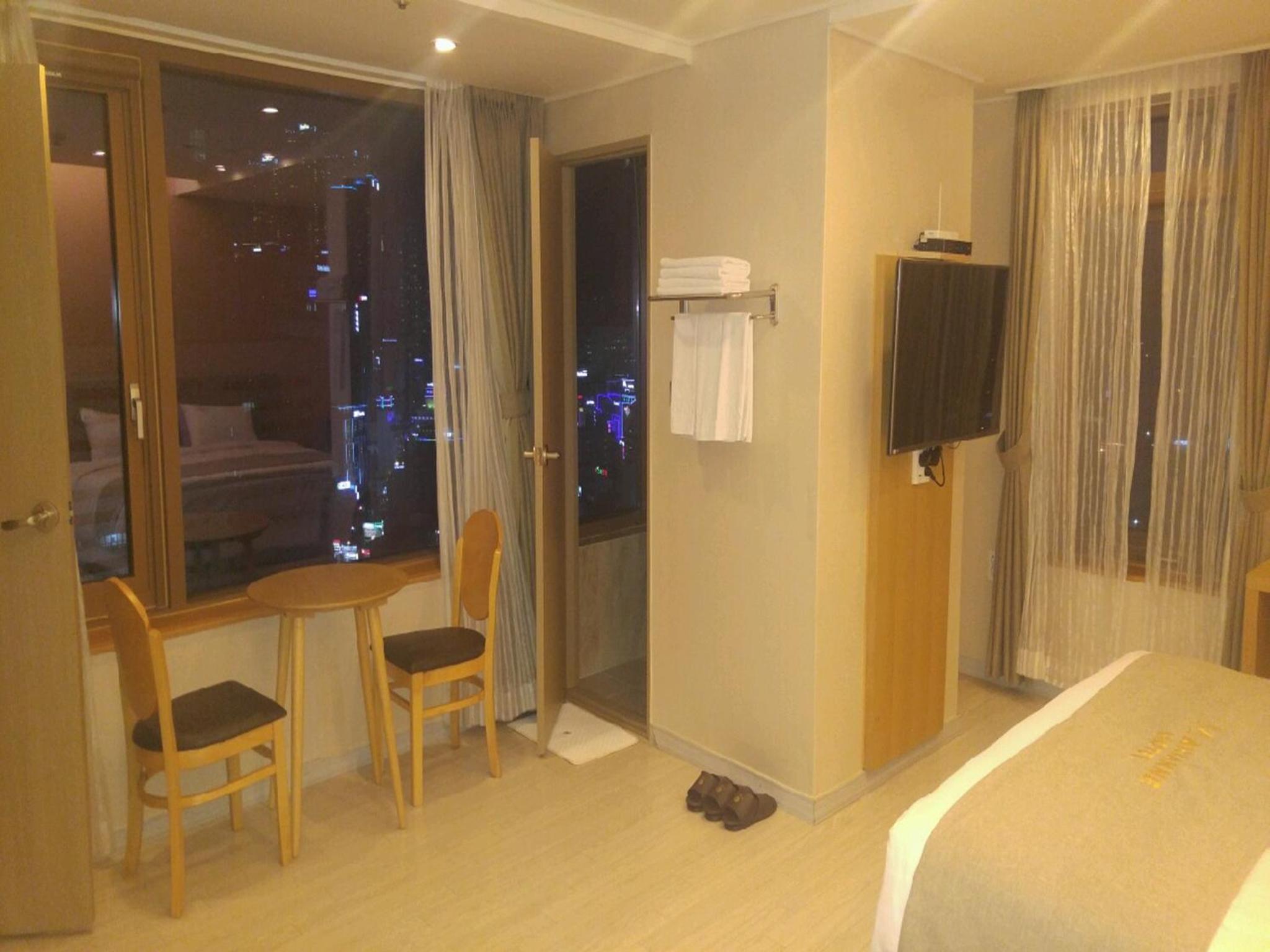Deluxe Twin Room with Sea View photo 2