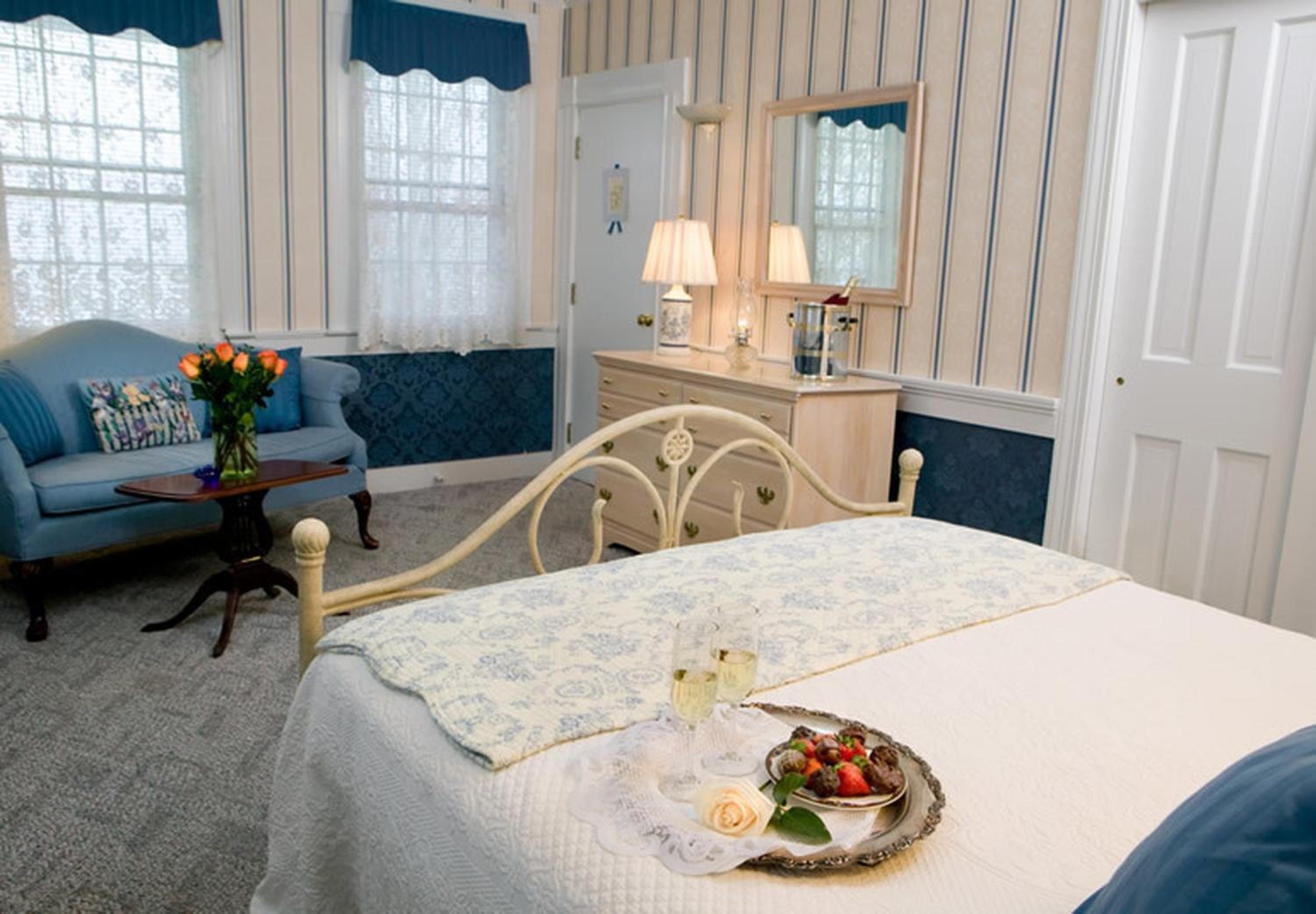 Standard Queen Room photo 3