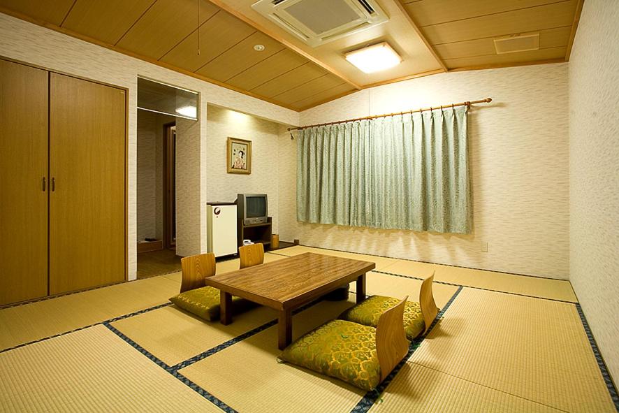 Japanese-Style Quadruple Room - Non-Smoking photo 1
