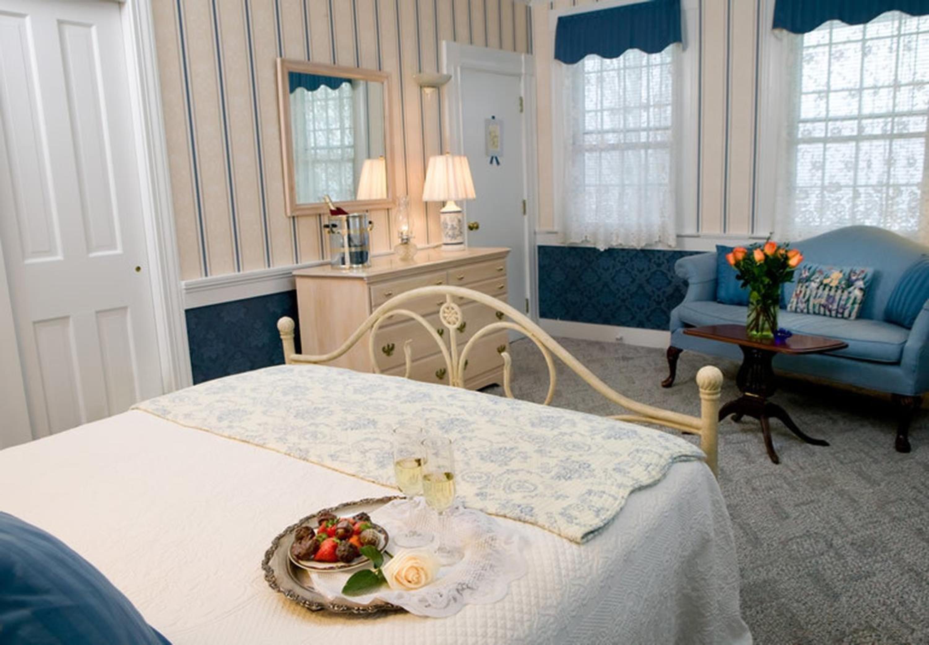 Standard Queen Room